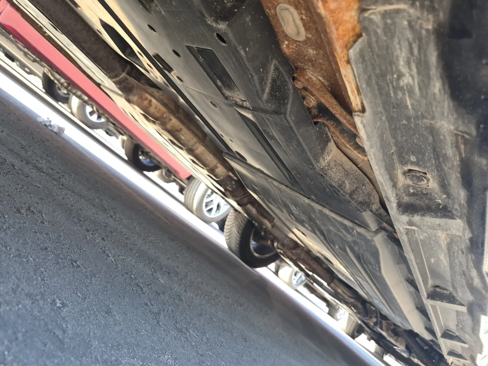 Undercarriage - Passenger Photo