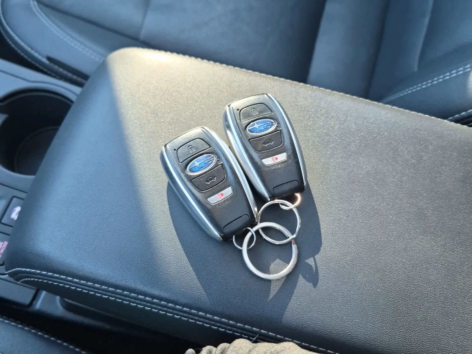 Keys/Fobs/Manual Photo
