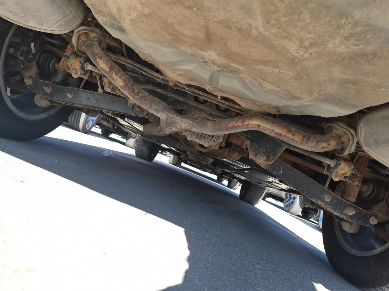 Undercarriage - Rear Photo