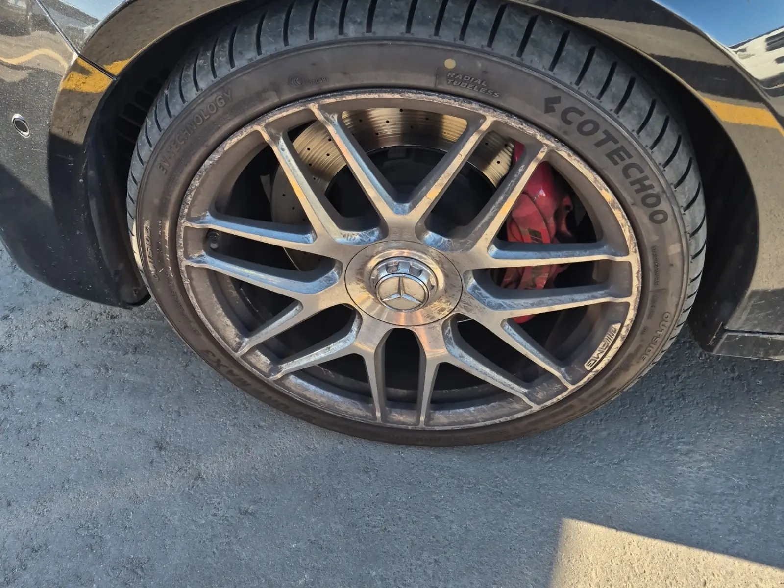 Front driver wheel/tire photo