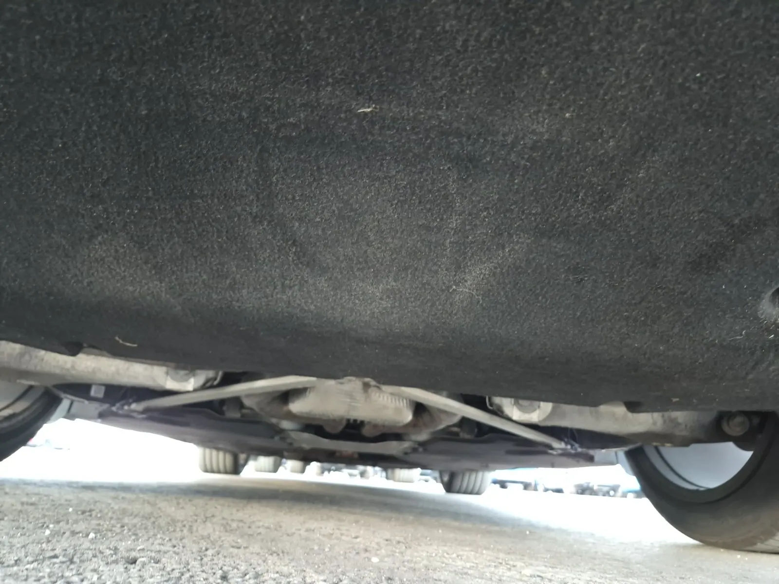Undercarriage - Rear Photo