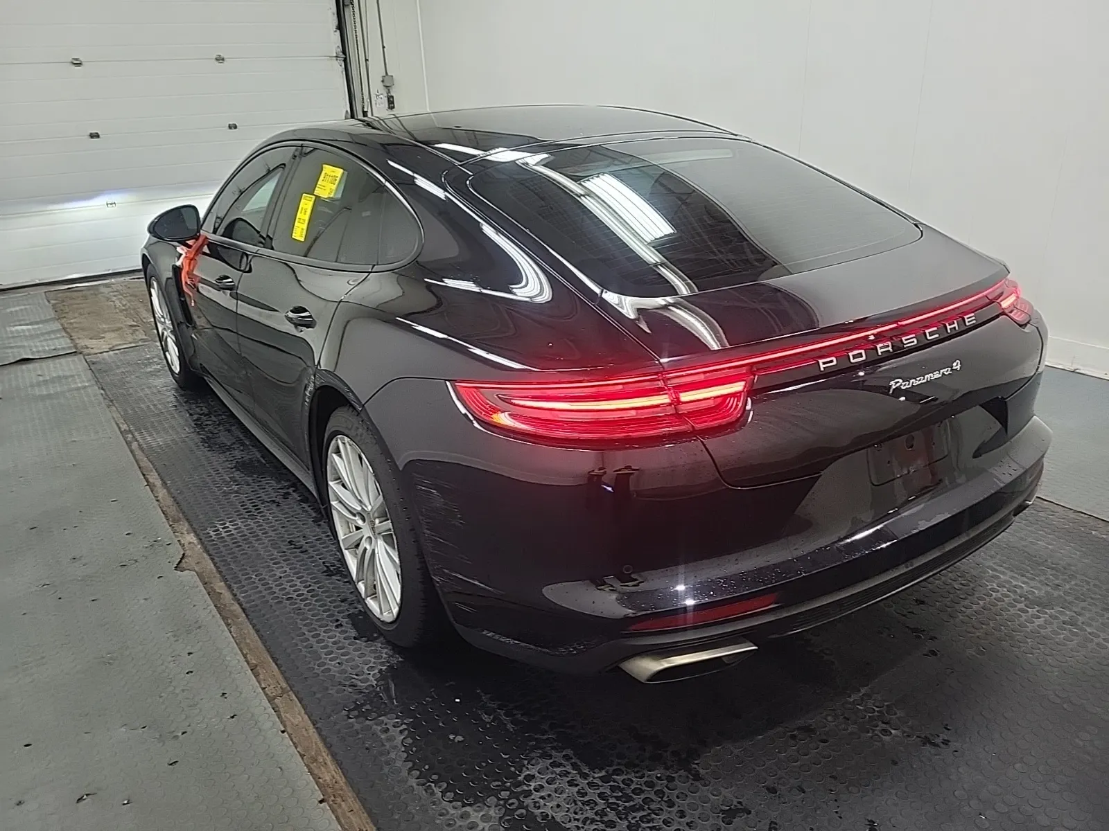 Driver Rear 3/4 Photo