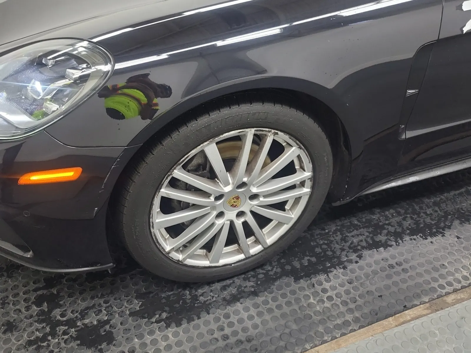 Front driver wheel/tire photo