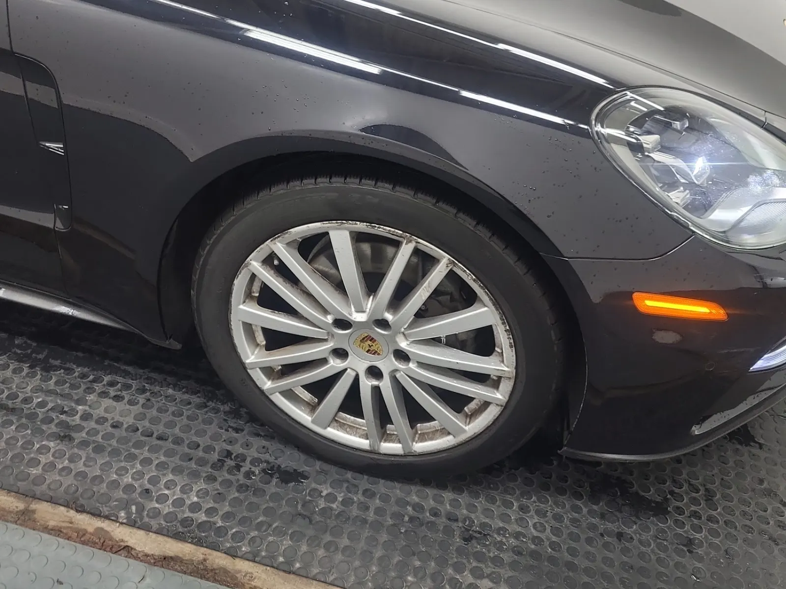 Right Front Wheel/Tire Photo