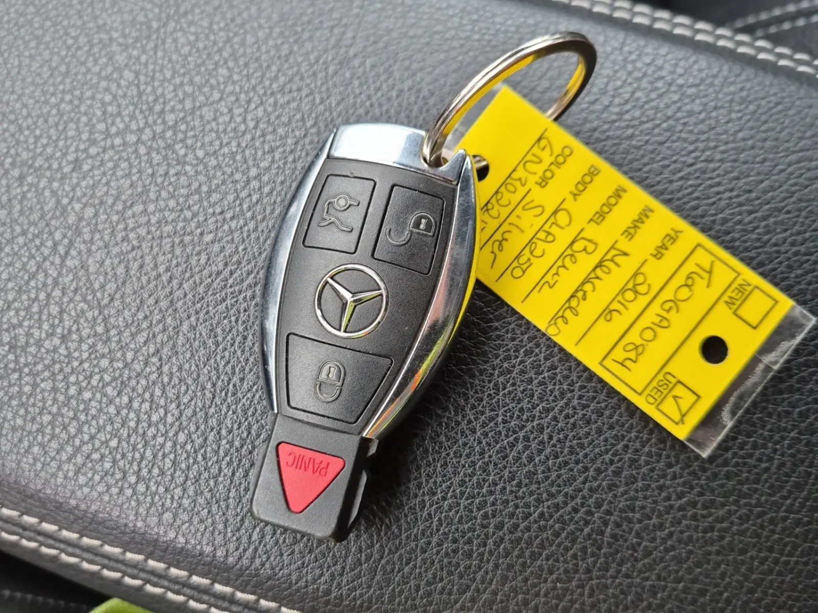 Keys/Fobs/Manual Photo