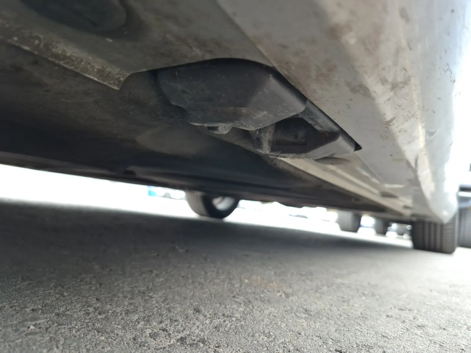 Undercarriage - Driver Photo