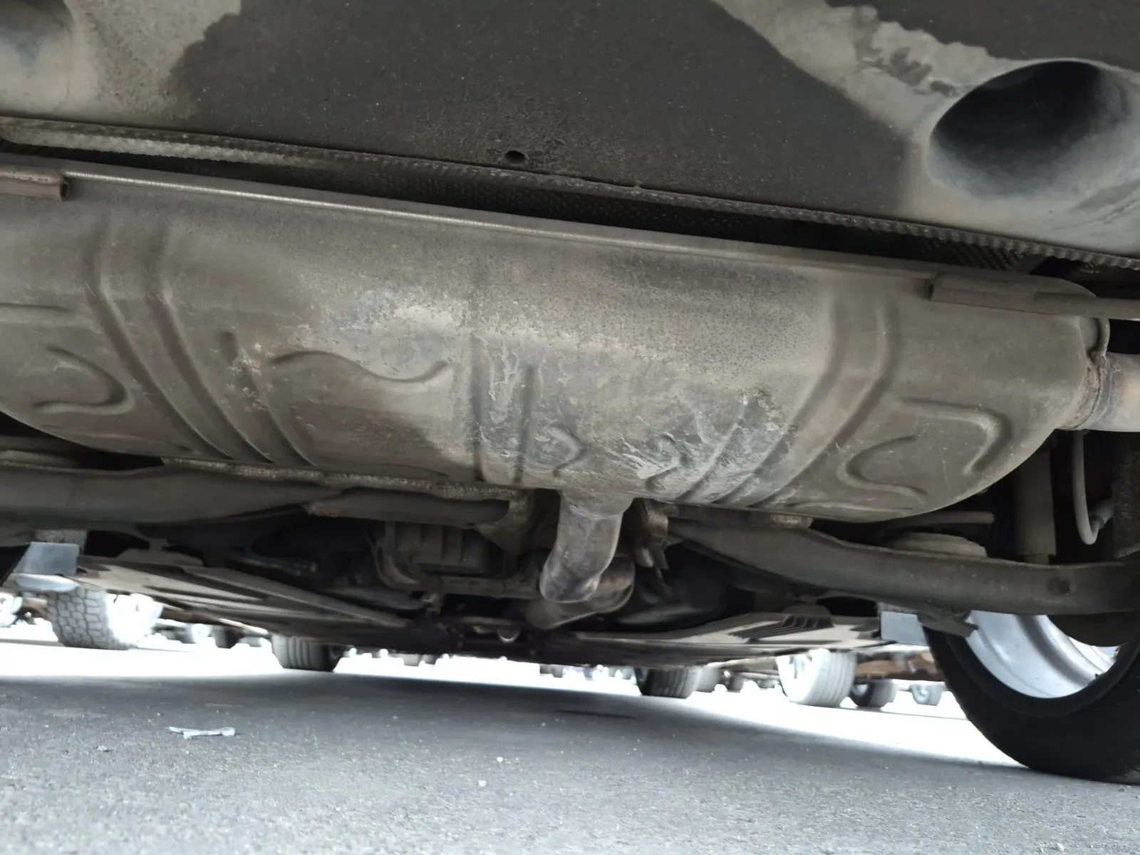Undercarriage - Rear Photo