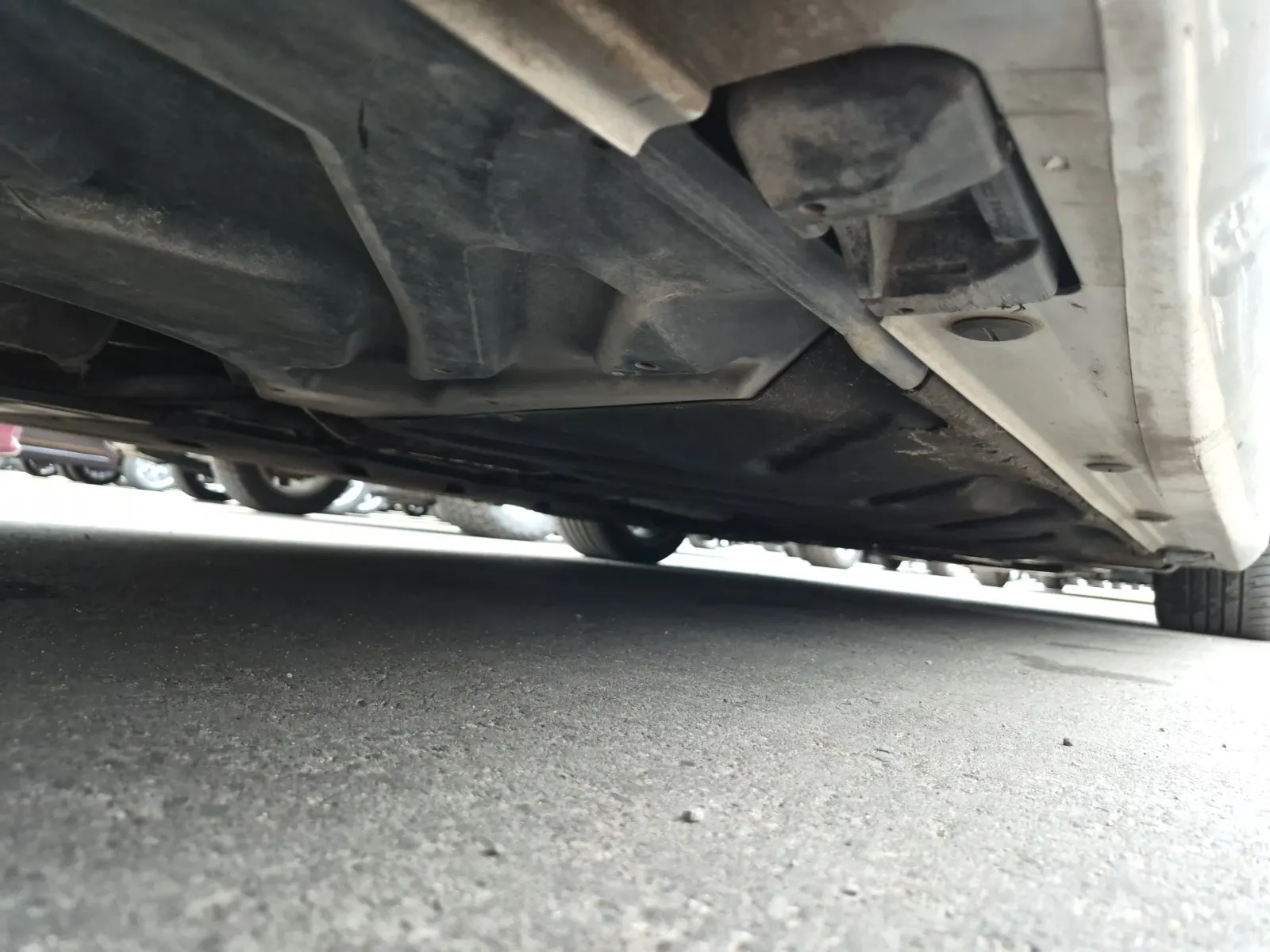 Undercarriage - Passenger Photo