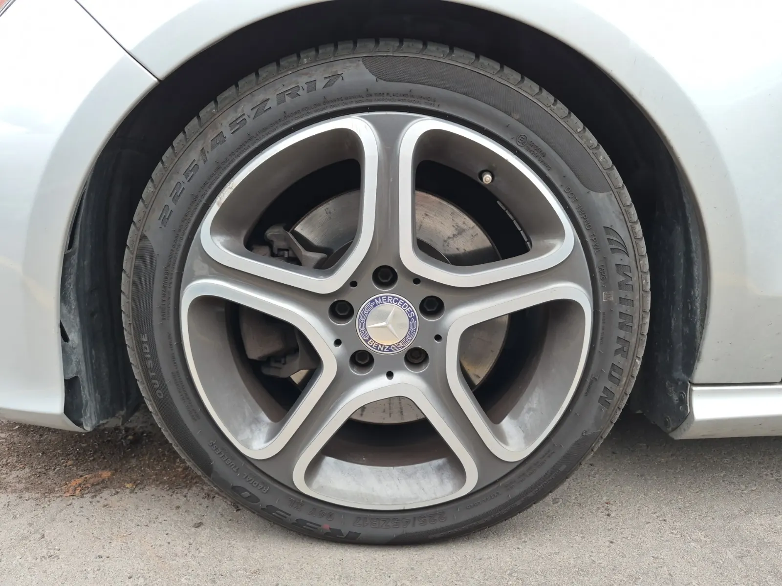Front driver wheel/tire photo