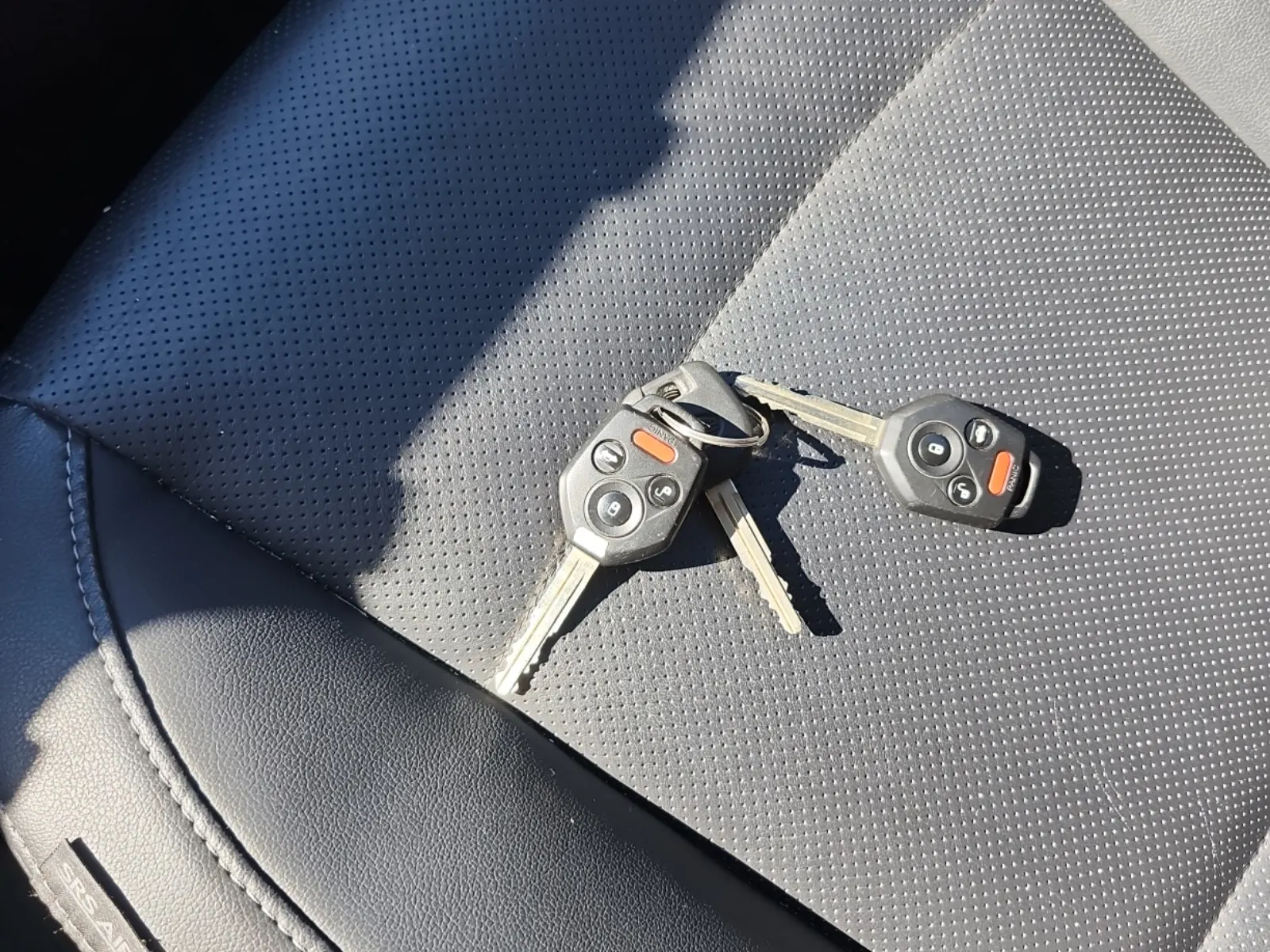 Keys/Fobs/Manual Photo