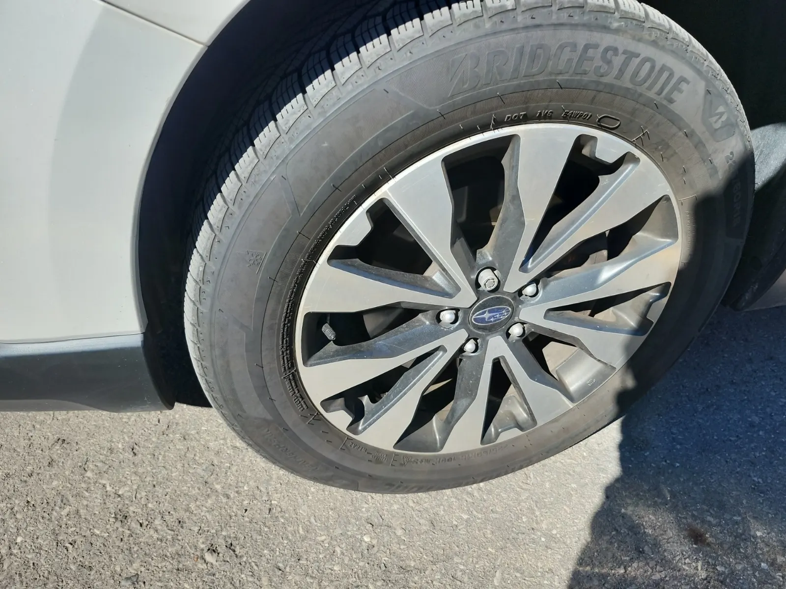 Front driver wheel/tire photo