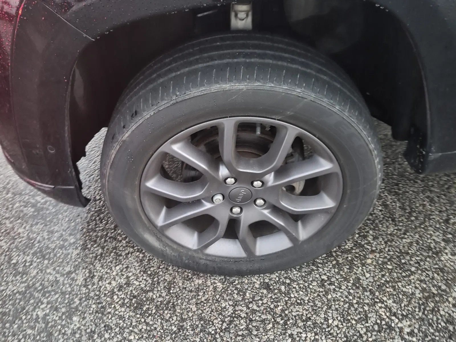 Front driver wheel/tire photo