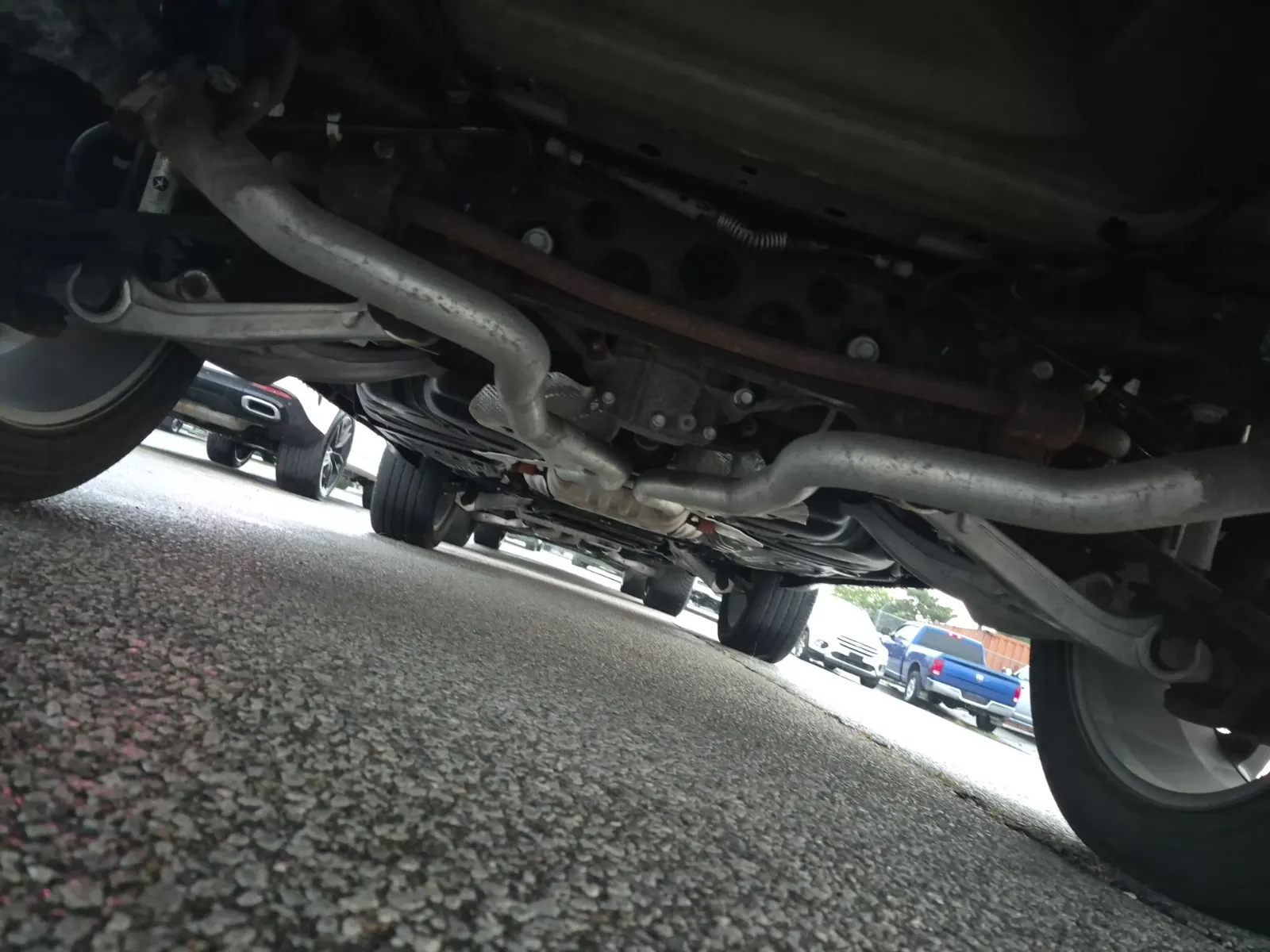 Undercarriage - Rear Photo