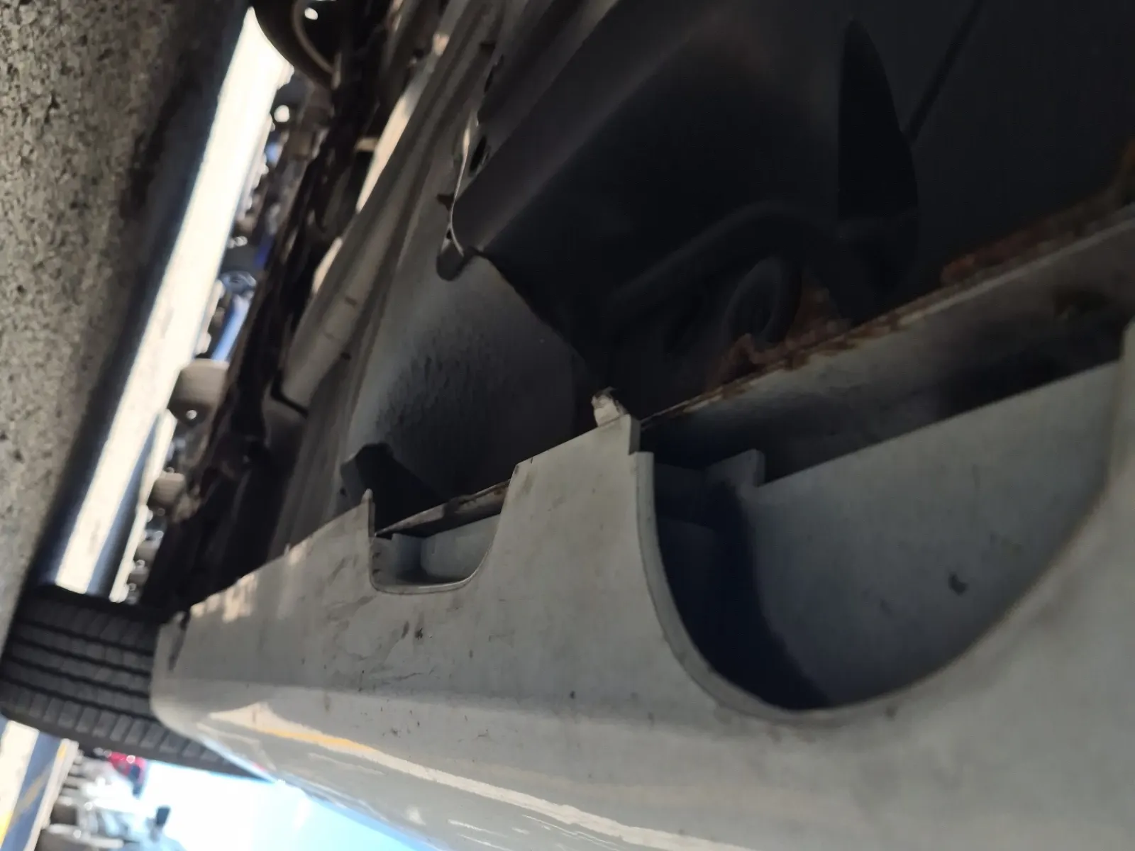 Undercarriage - Passenger Photo