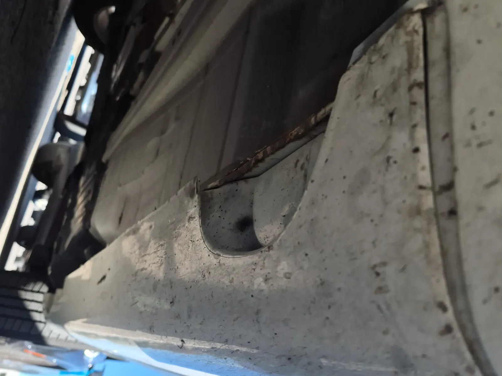 Undercarriage - Driver Photo