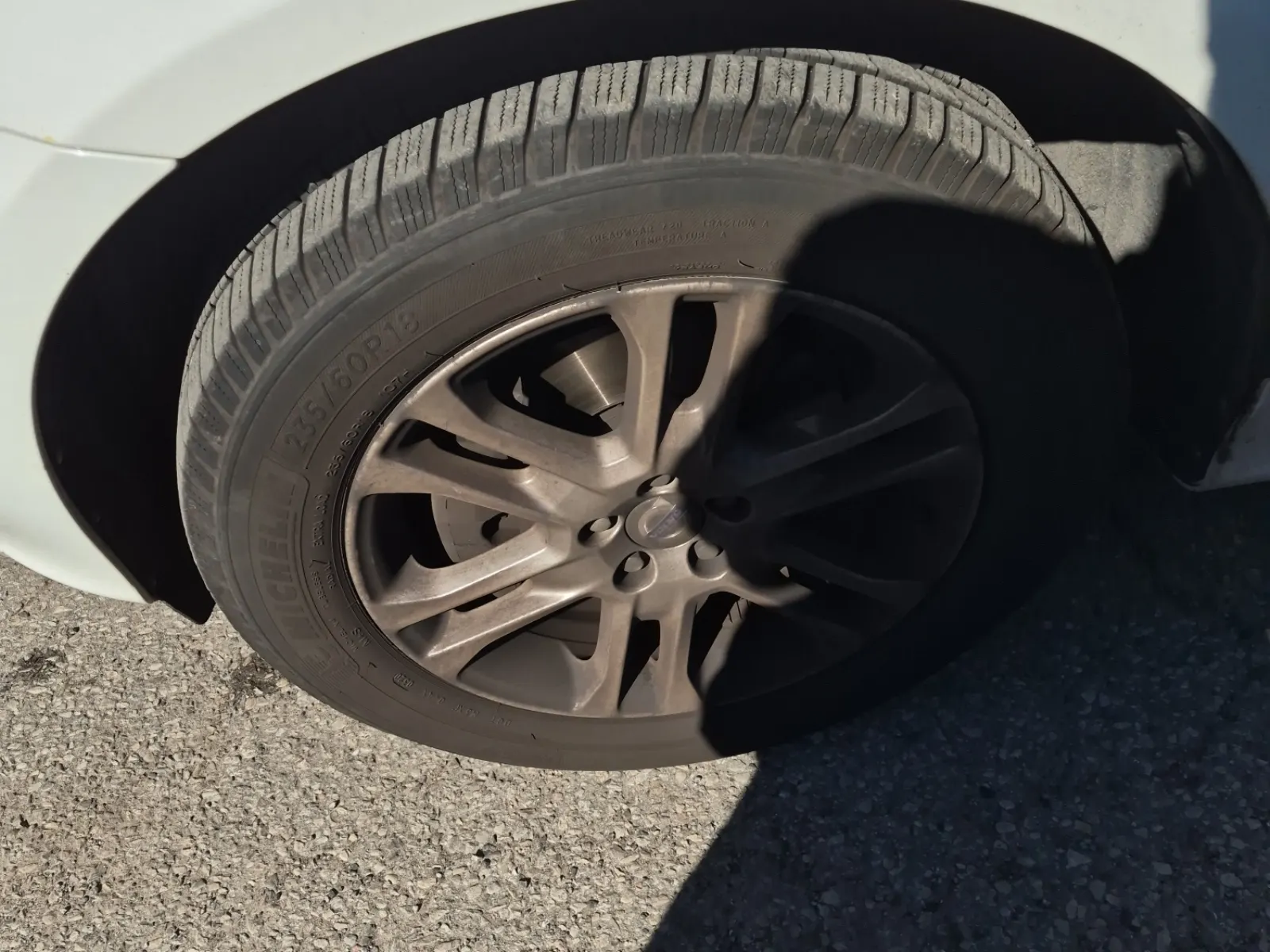 Front driver wheel/tire photo