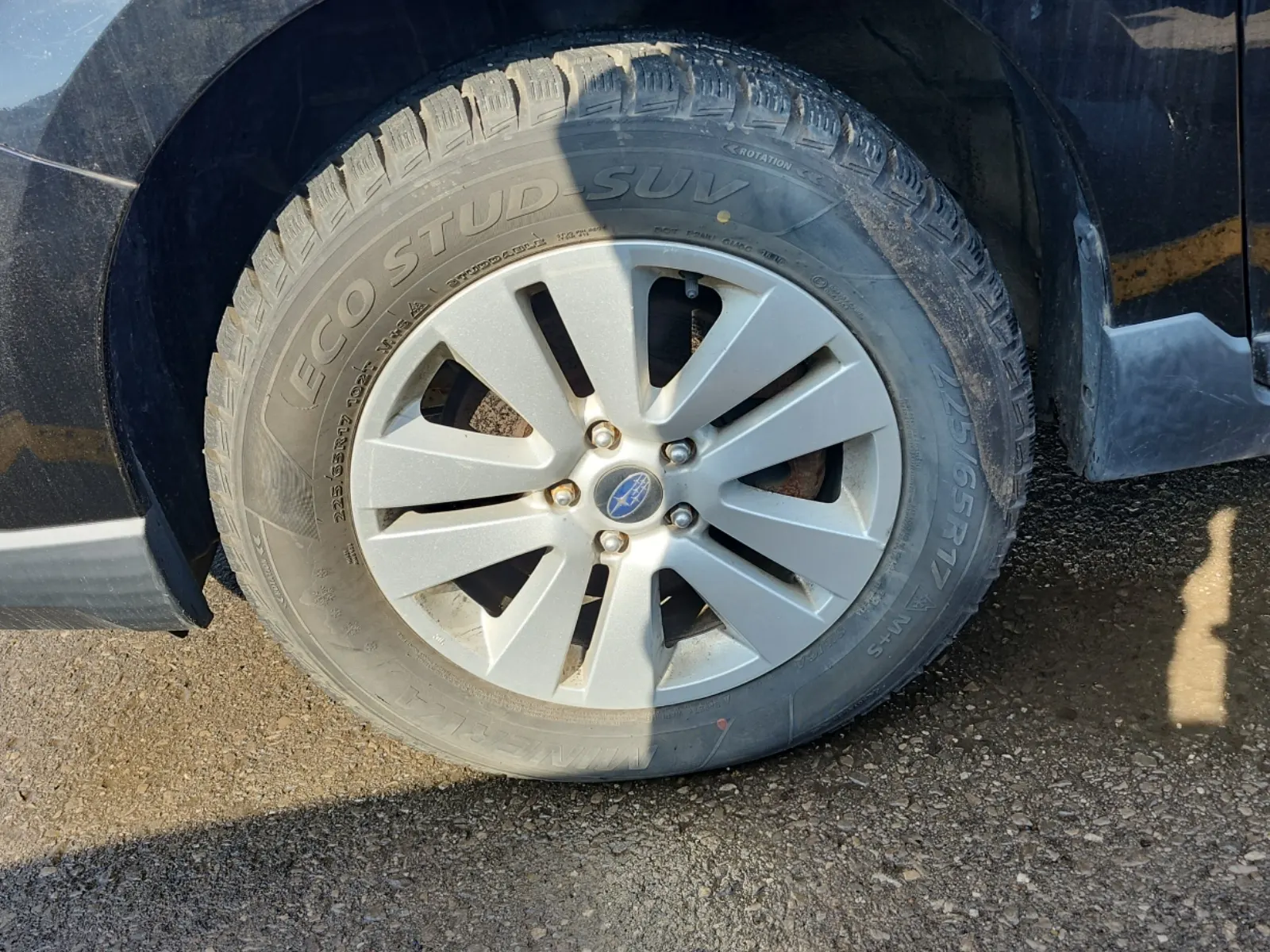 Front driver wheel/tire photo