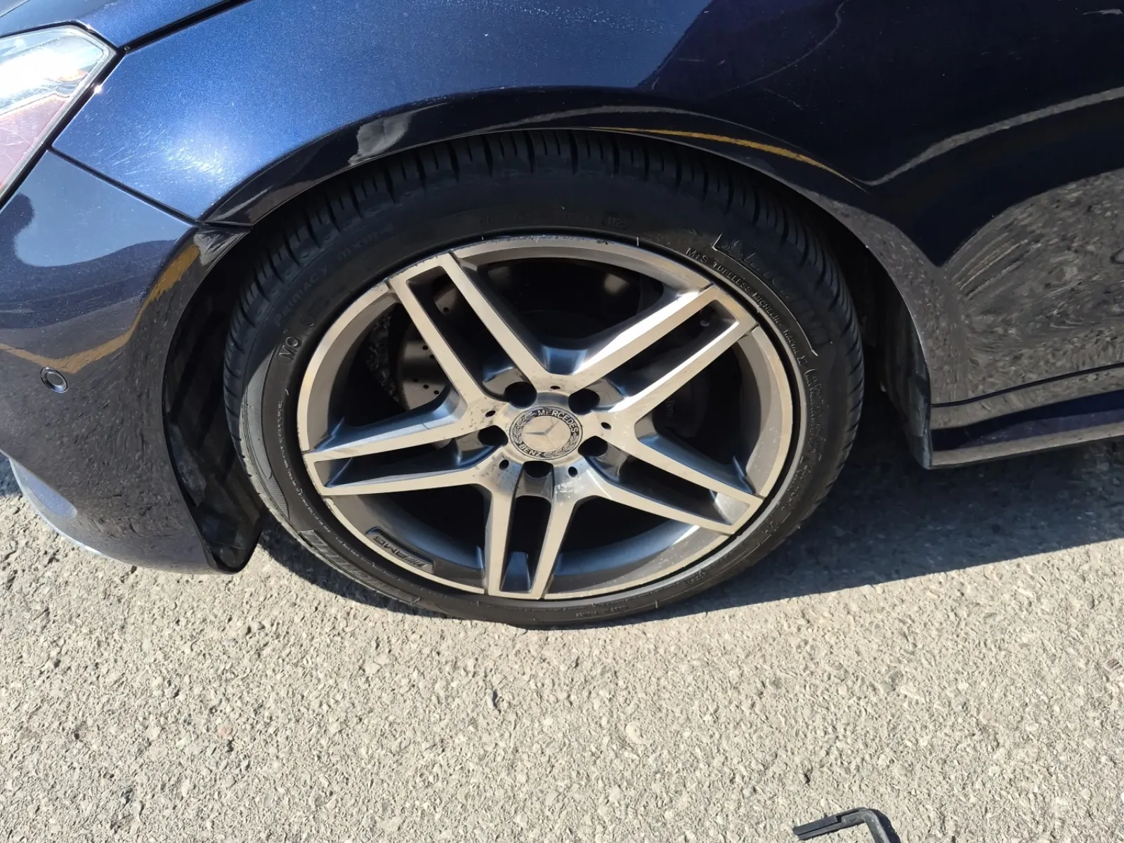 Front driver wheel/tire photo