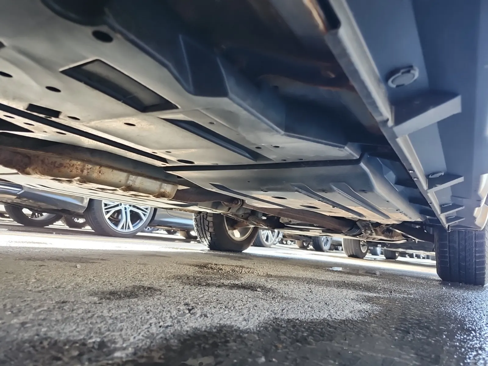 Undercarriage - Passenger Photo