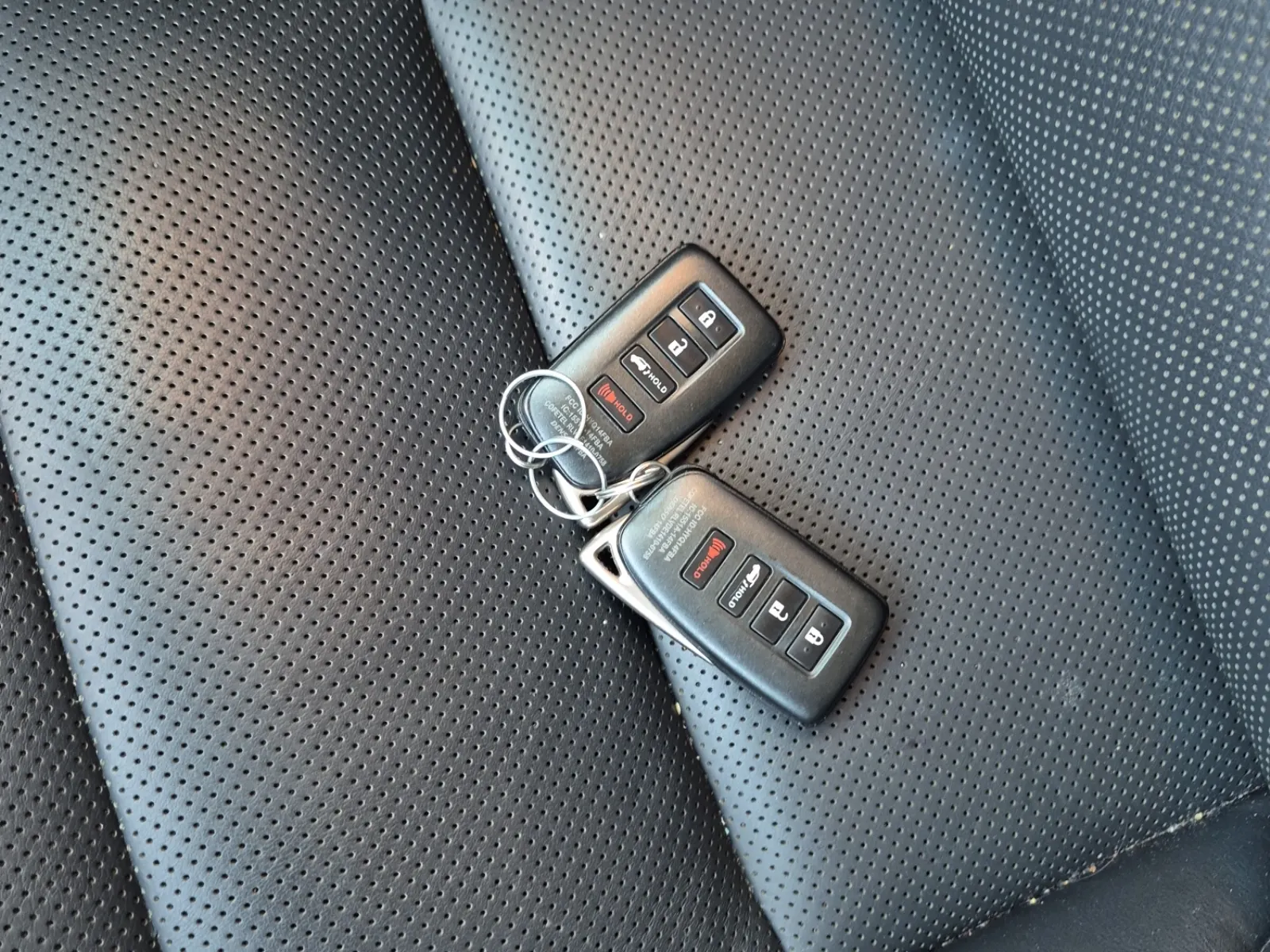 Keys/Fobs/Manual Photo