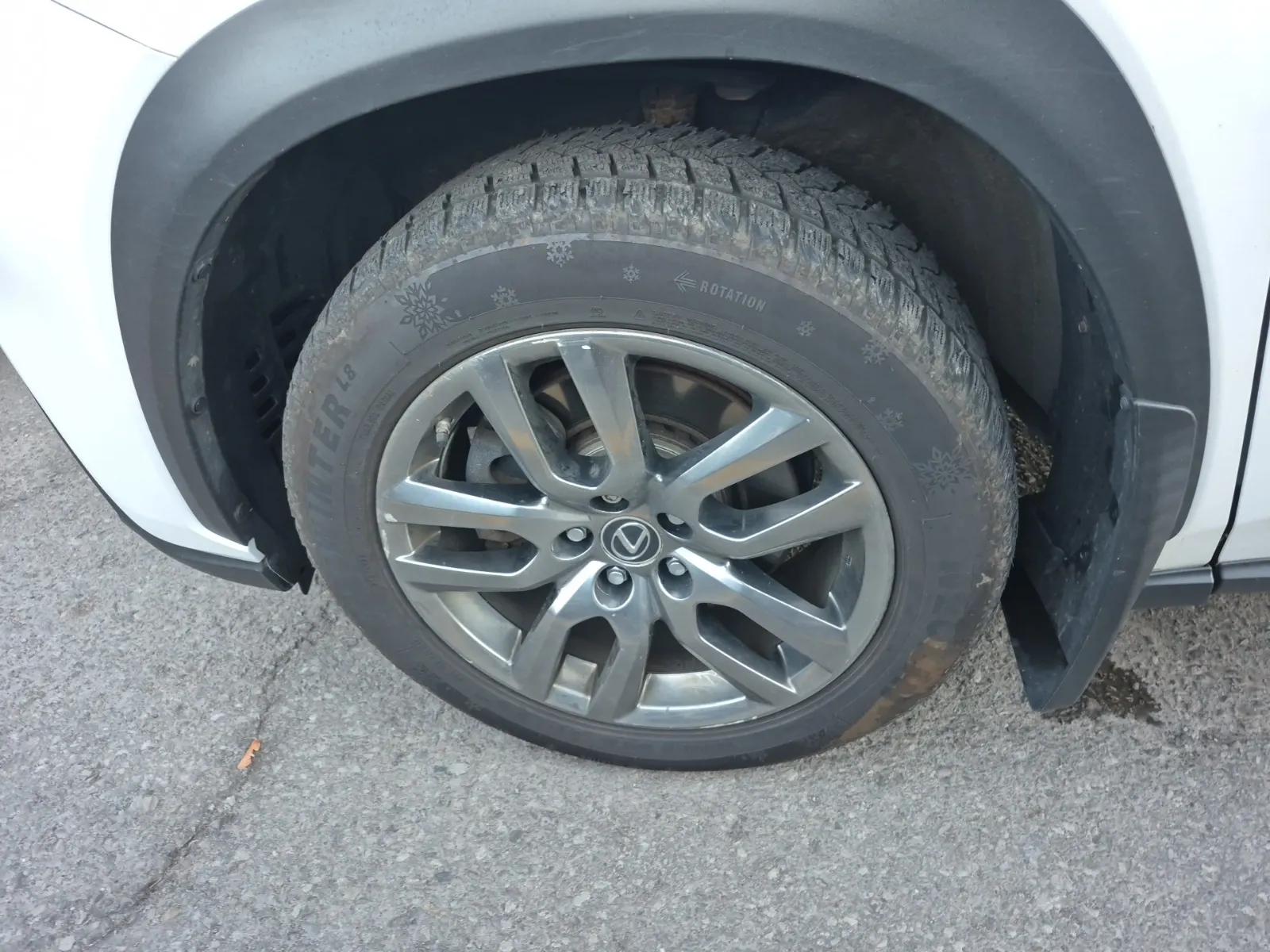 Front driver wheel/tire photo
