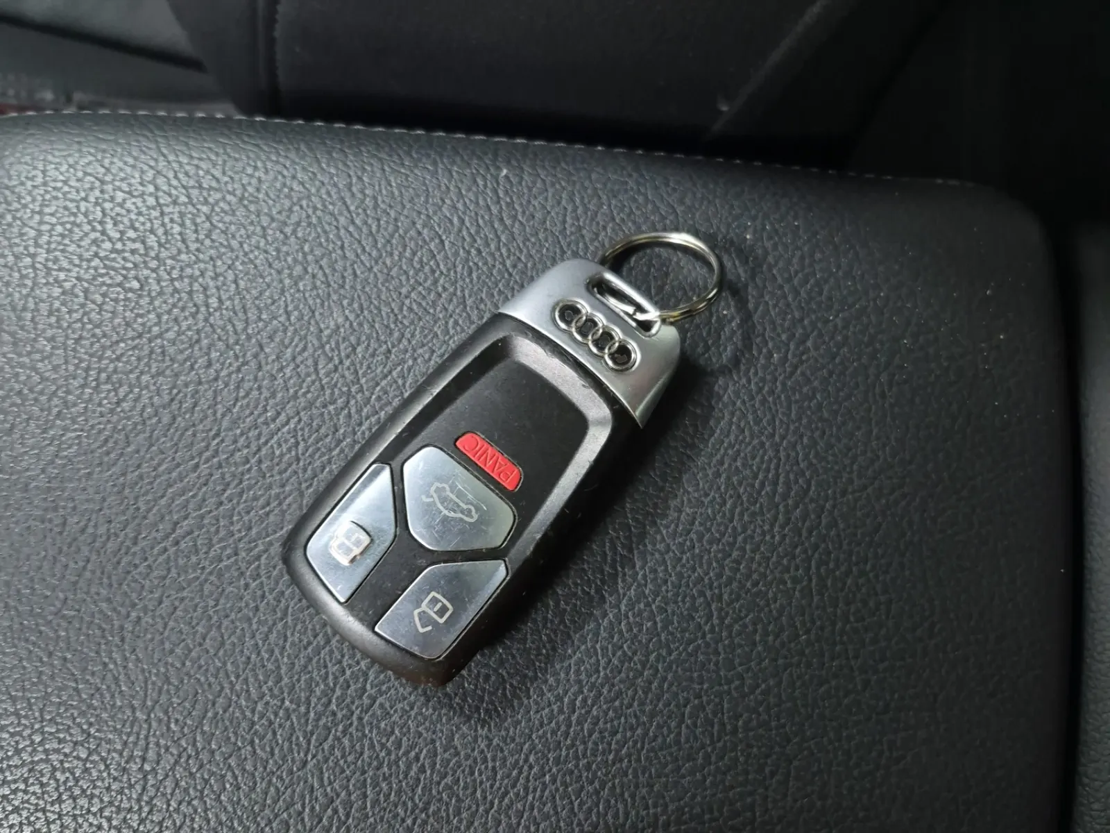 Keys/Fobs/Manual Photo
