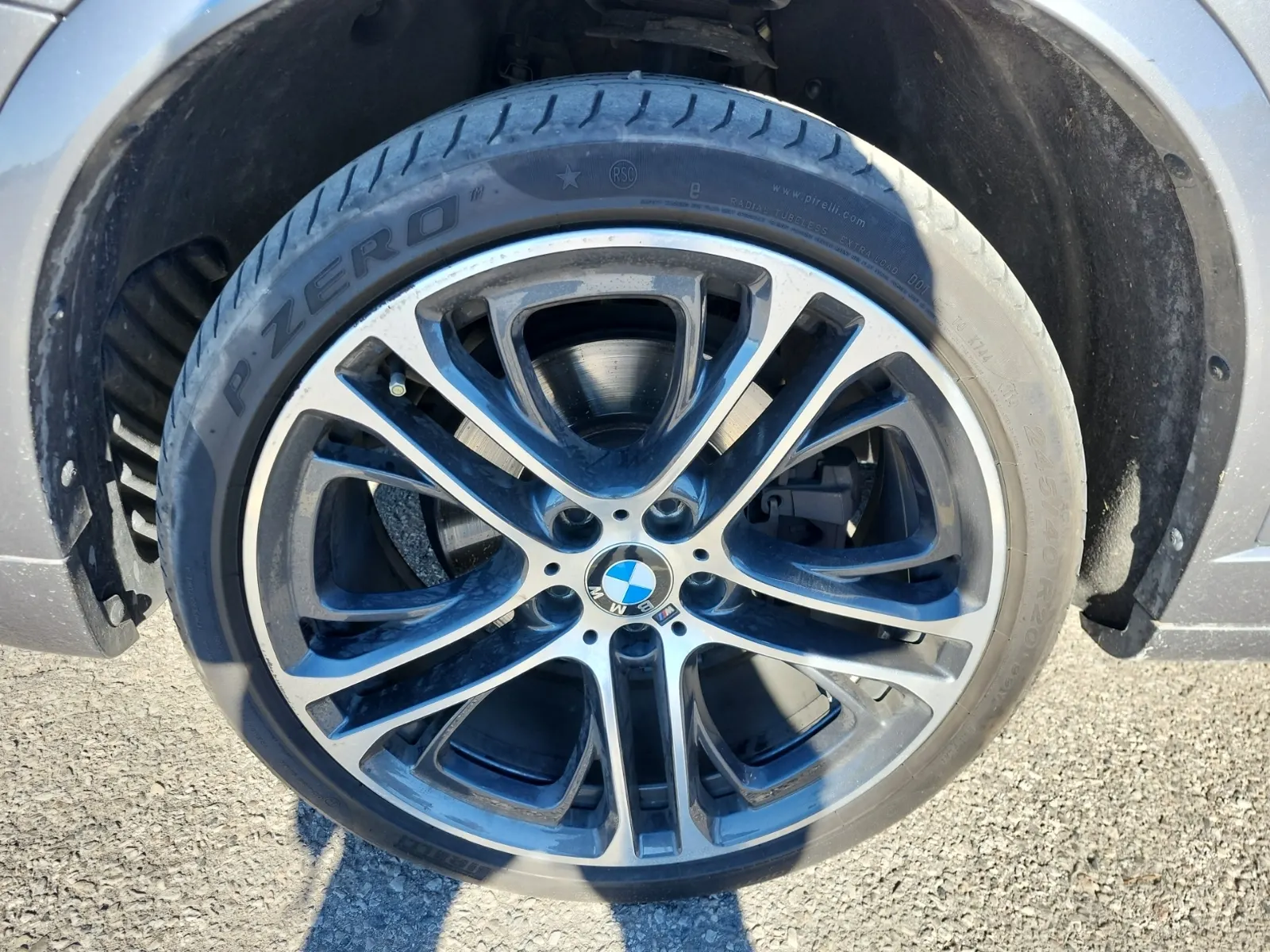Front driver wheel/tire photo