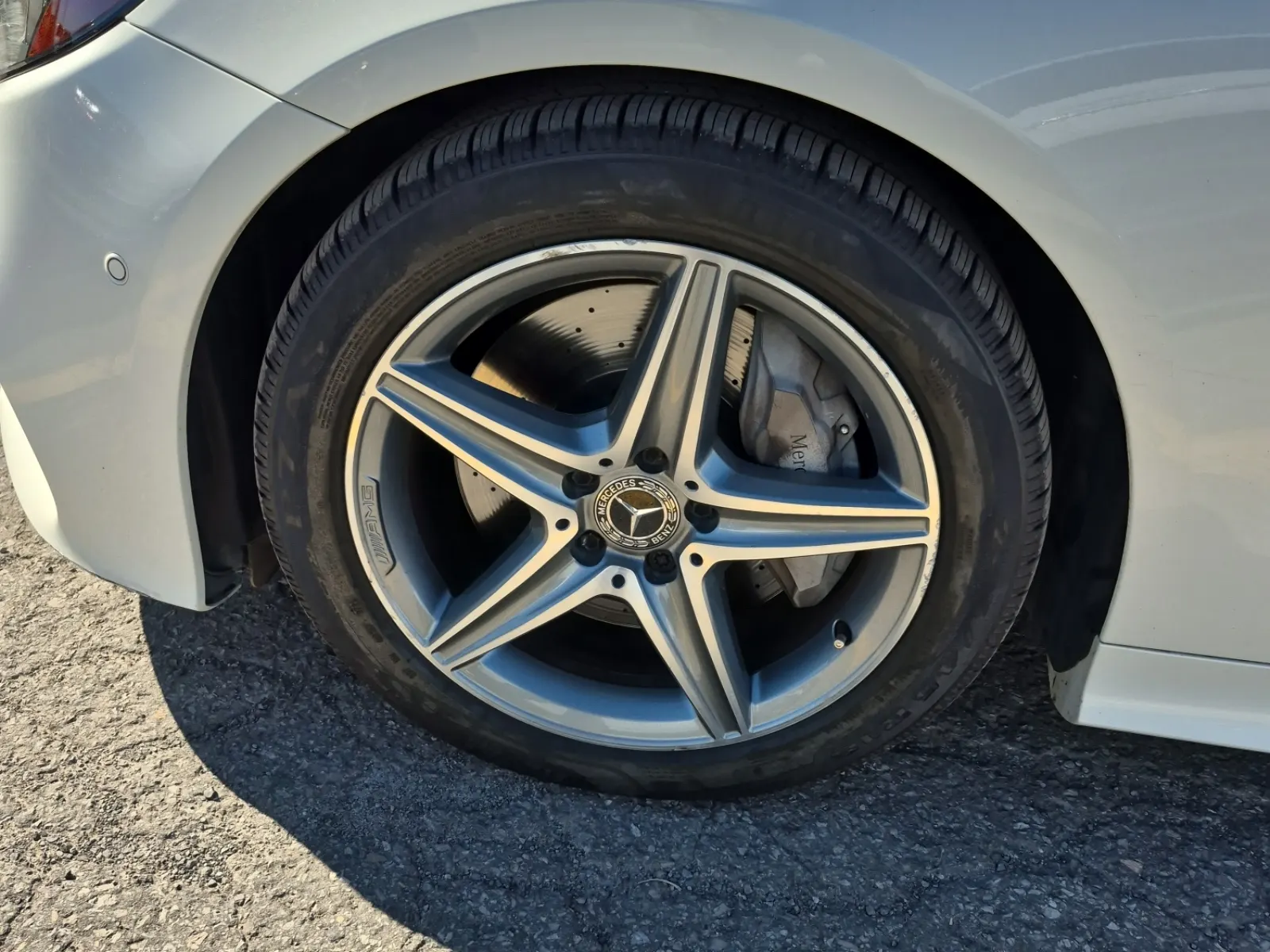 Front driver wheel/tire photo