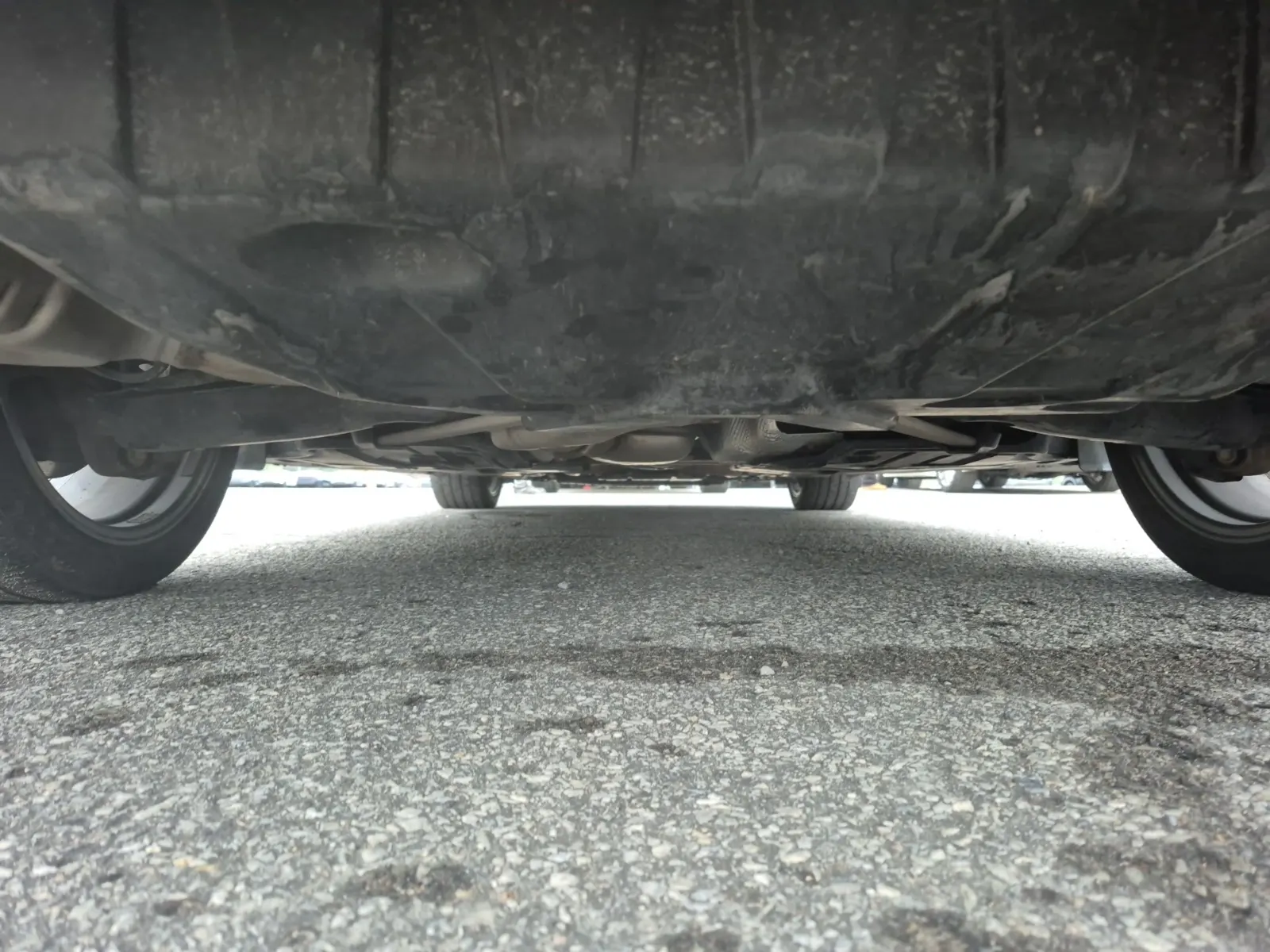 Undercarriage - Rear Photo