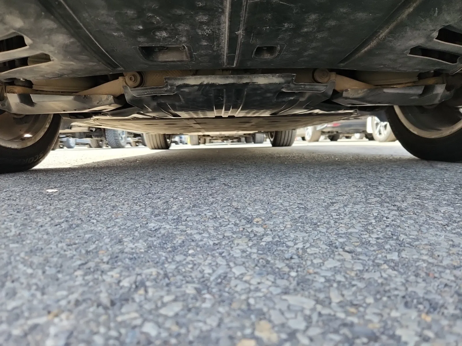 Undercarriage - Rear Photo