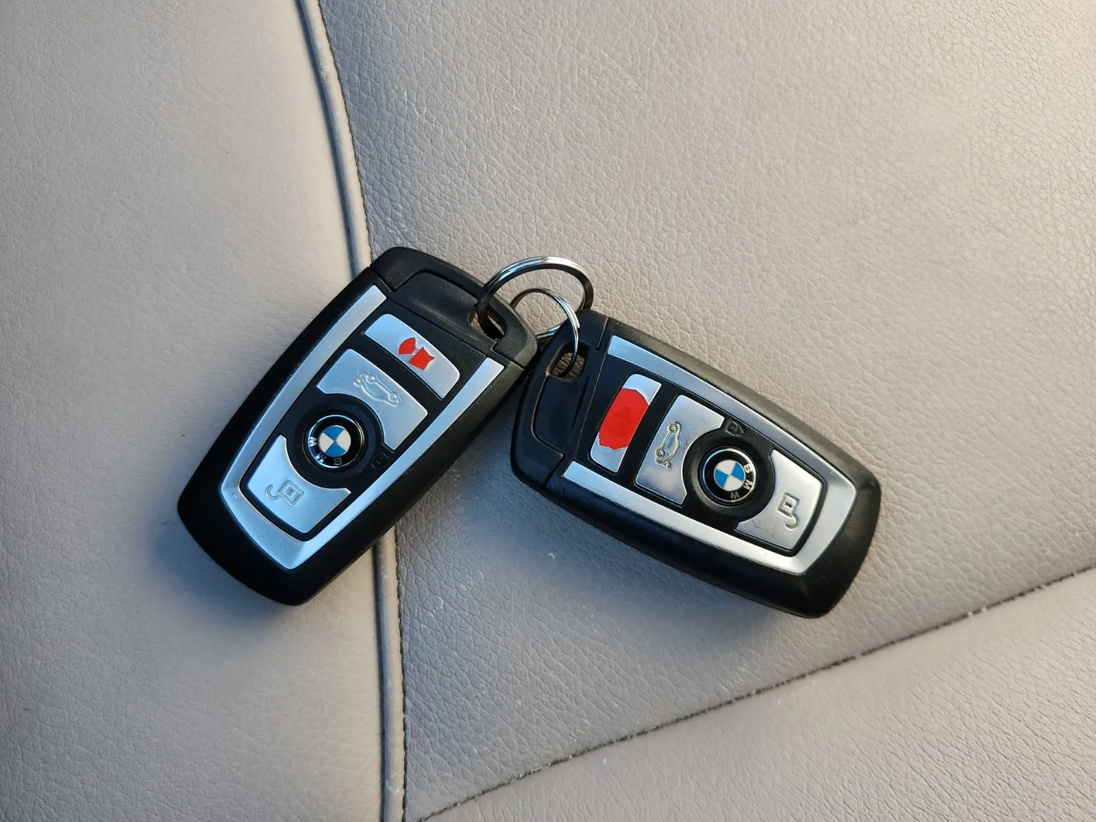 Keys/Fobs/Manual Photo
