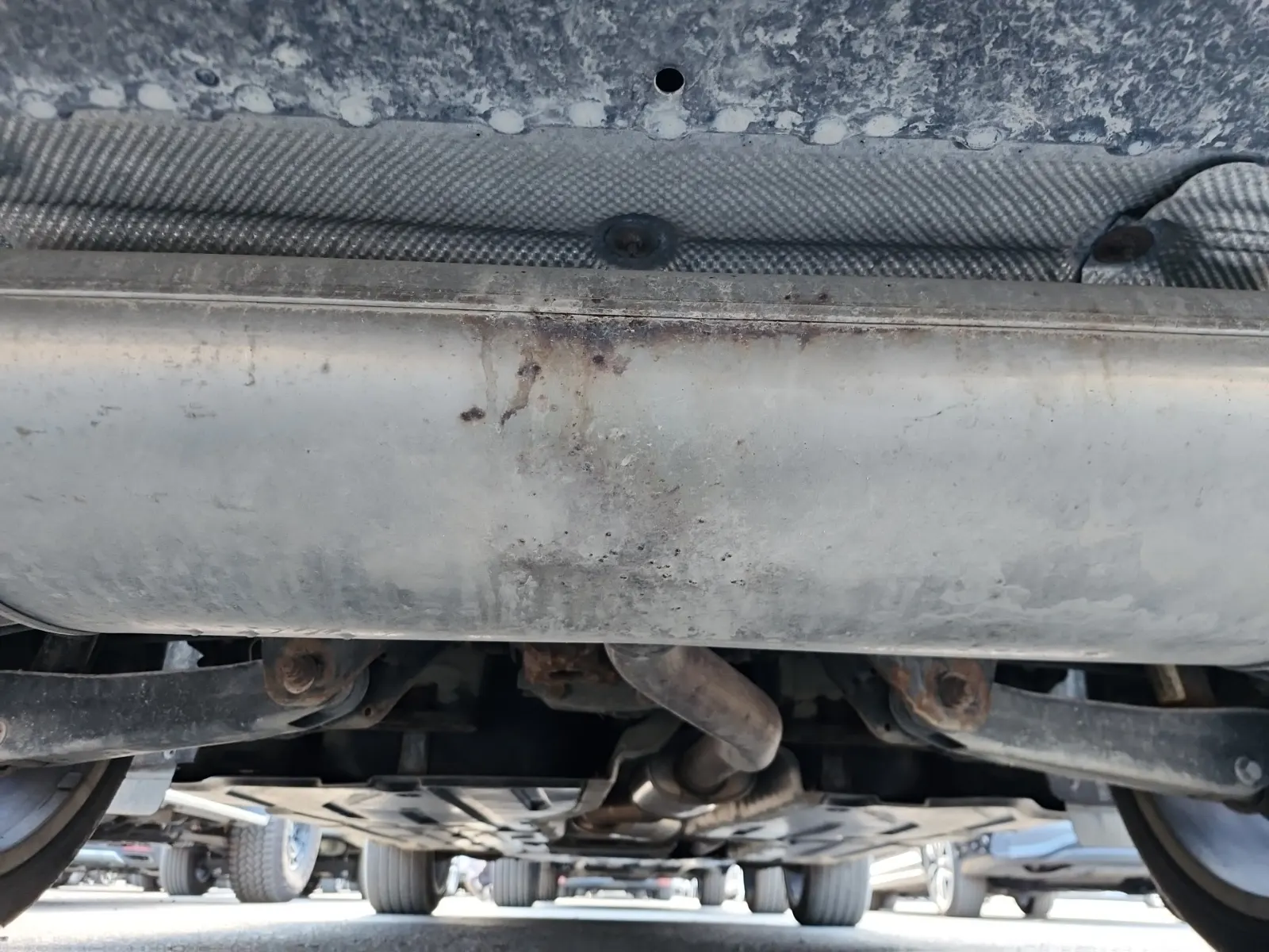 Undercarriage - Rear Photo