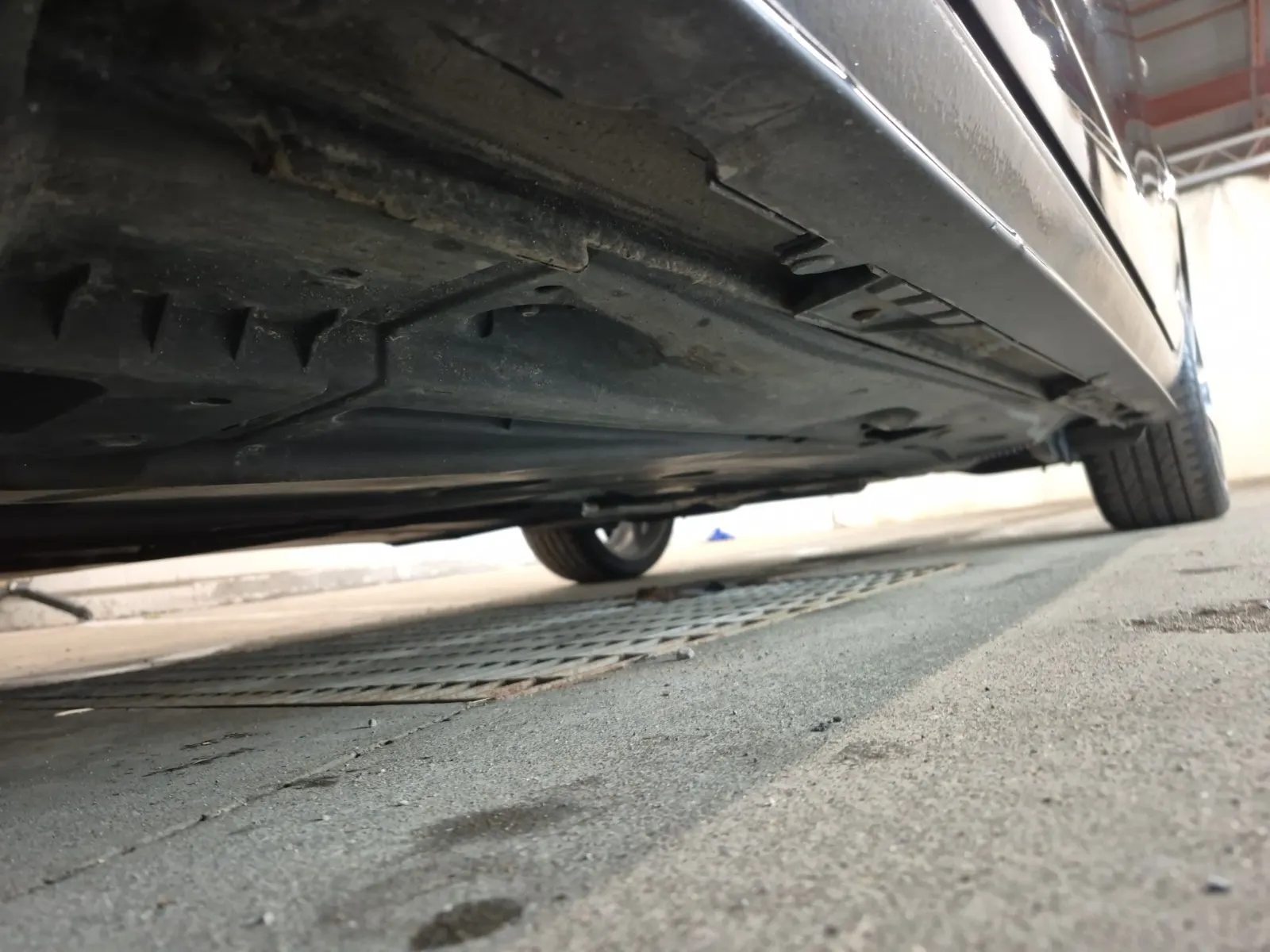 Undercarriage - Driver Photo