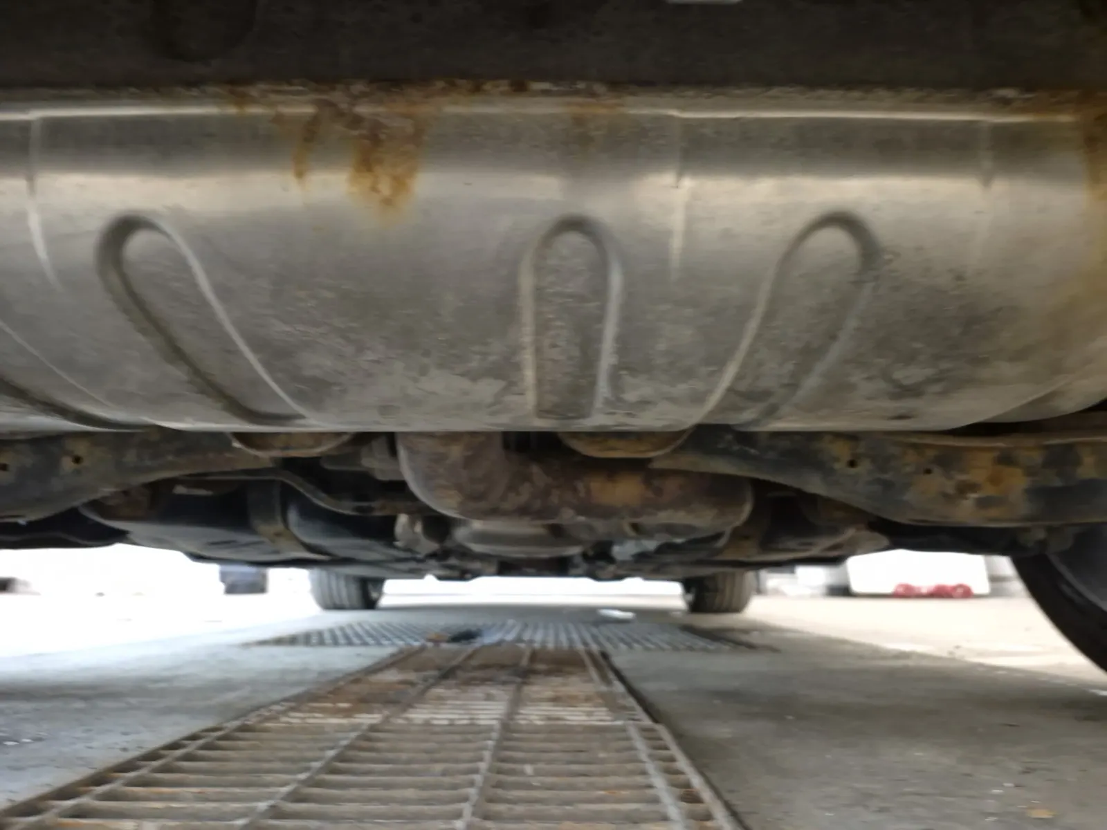 Undercarriage - Rear Photo