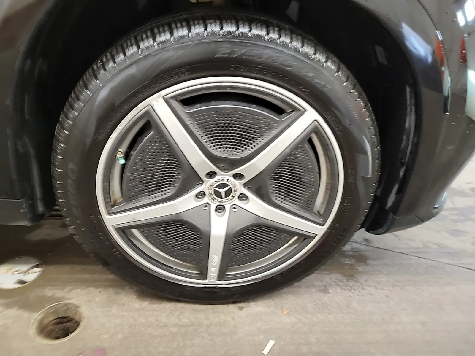Right Front Wheel/Tire Photo