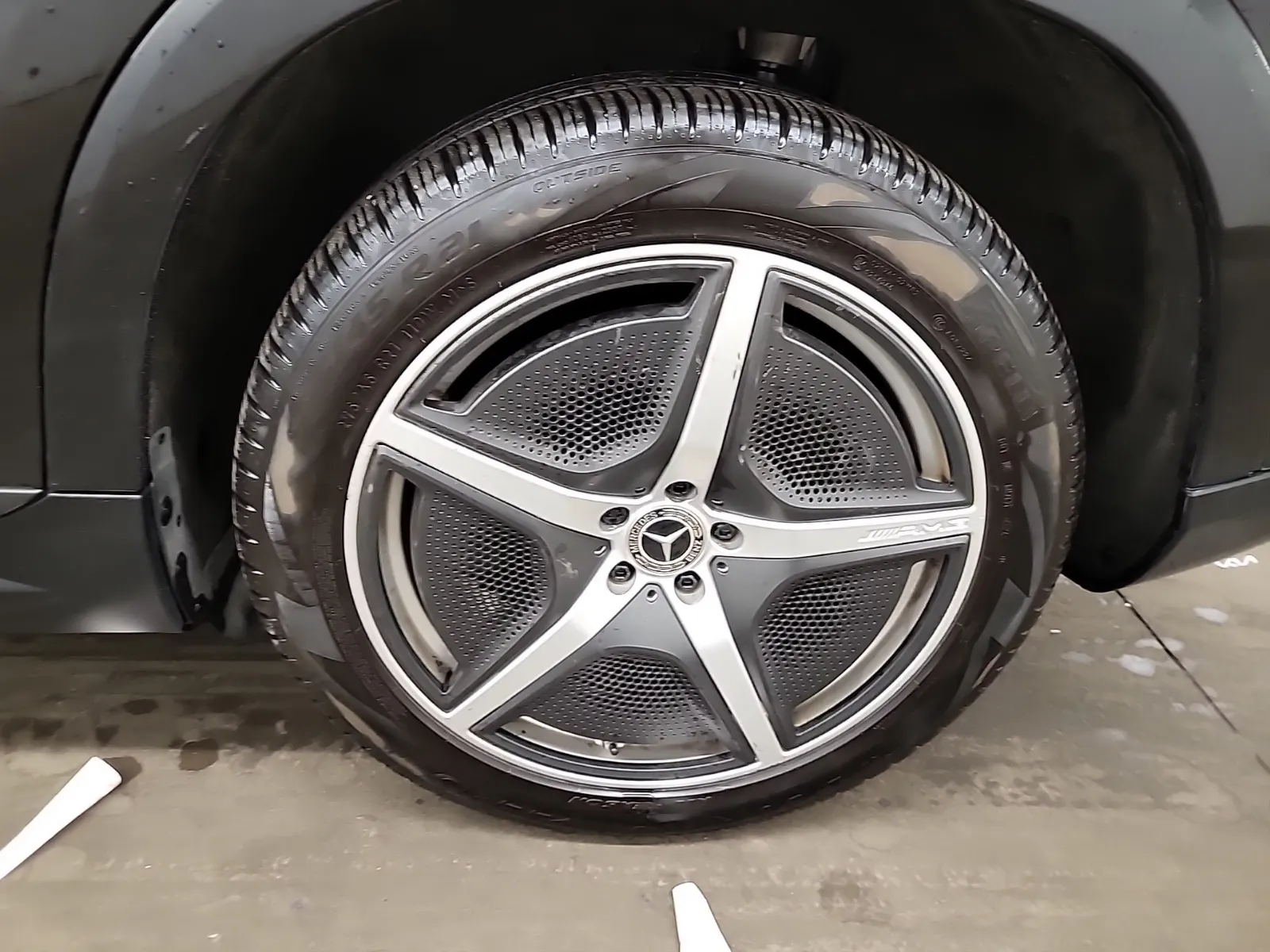 Left Rear Wheel/Tire Photo