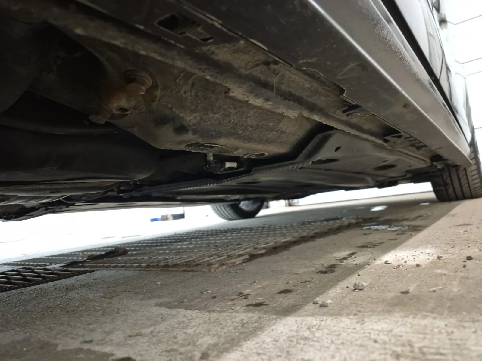 Undercarriage - Passenger Photo