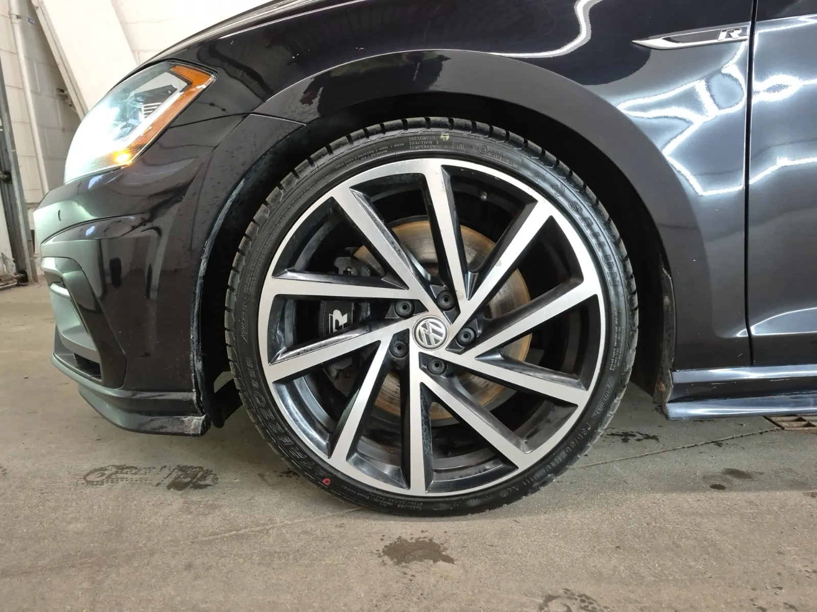 Front driver wheel/tire photo