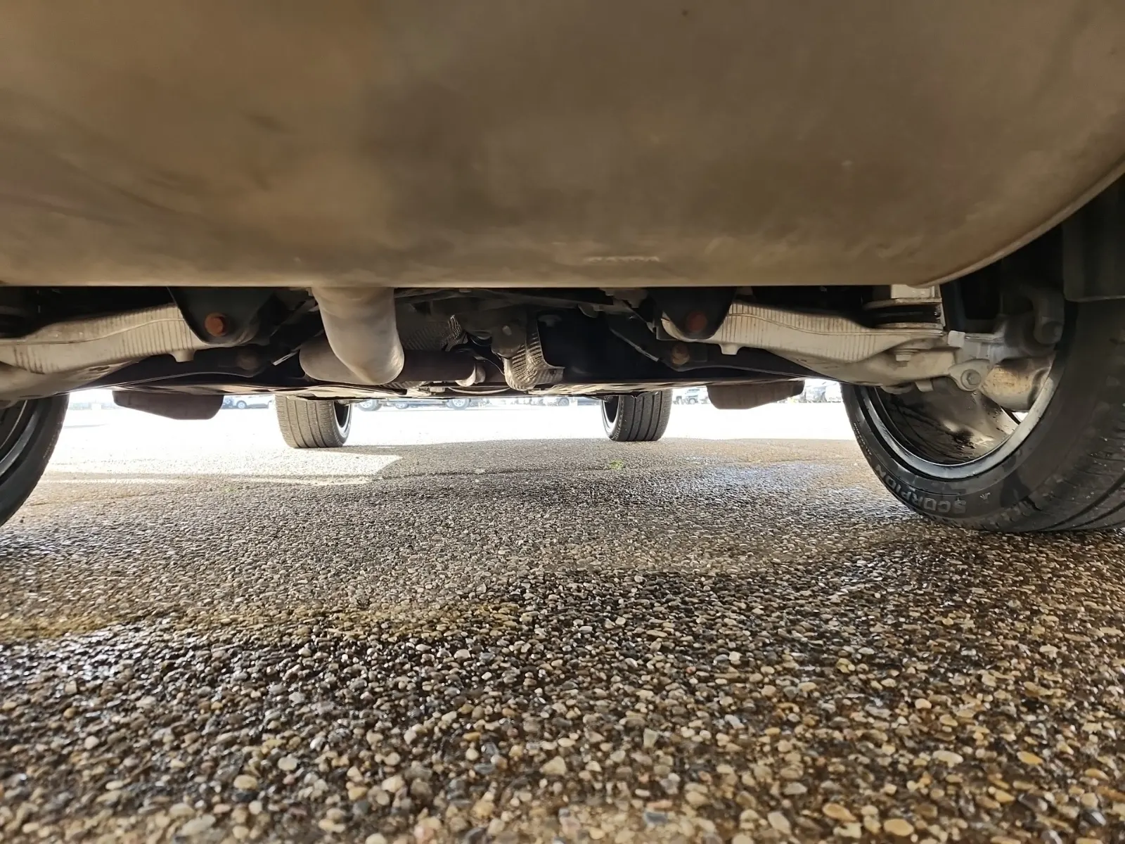Undercarriage - Rear Photo