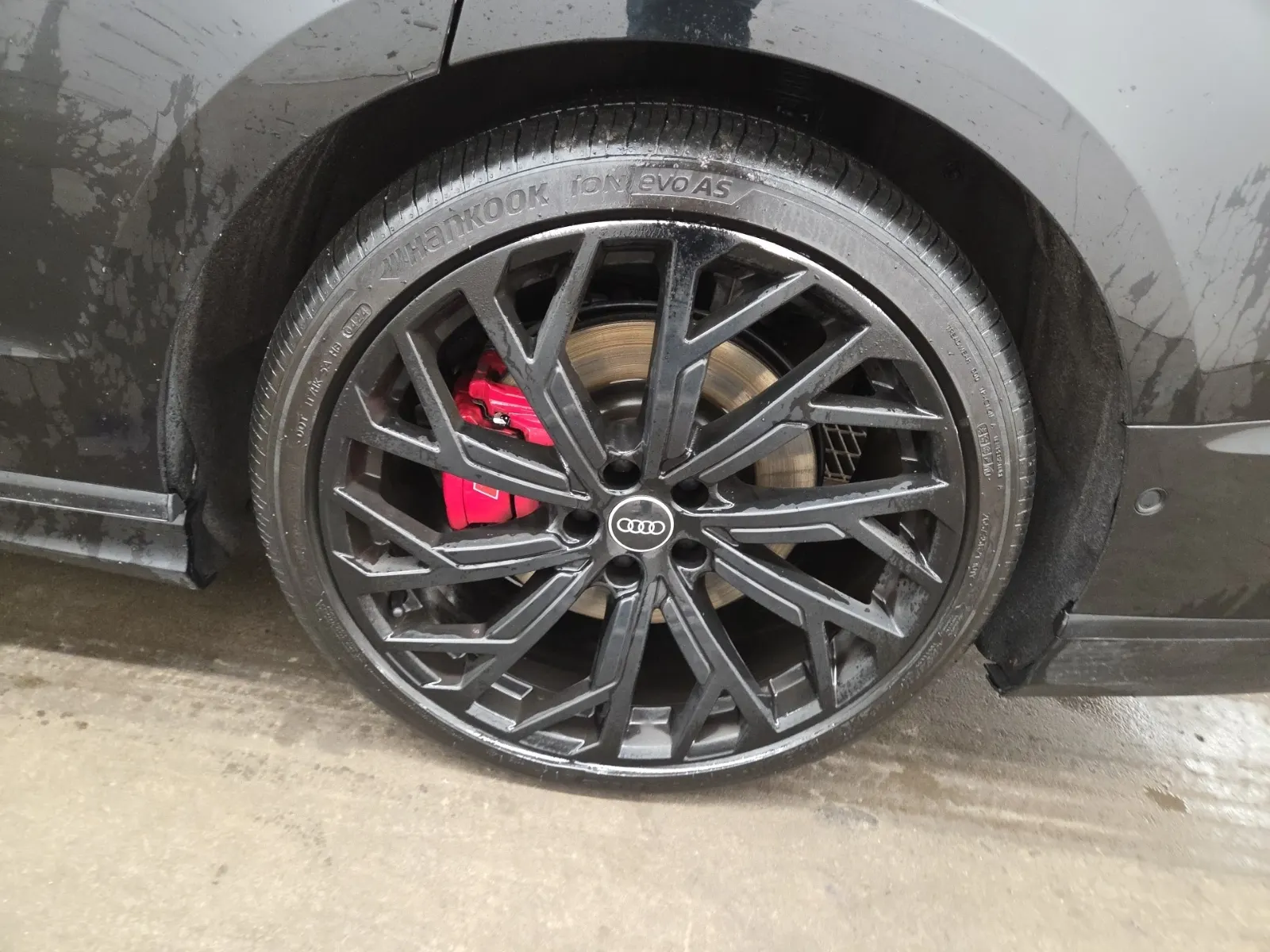 Left Rear Wheel/Tire Photo