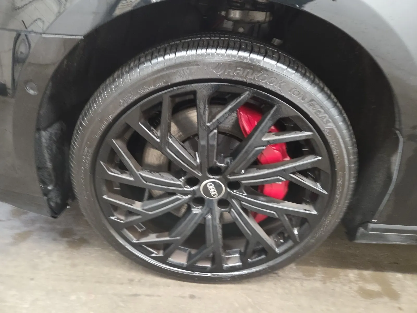 Front driver wheel/tire photo