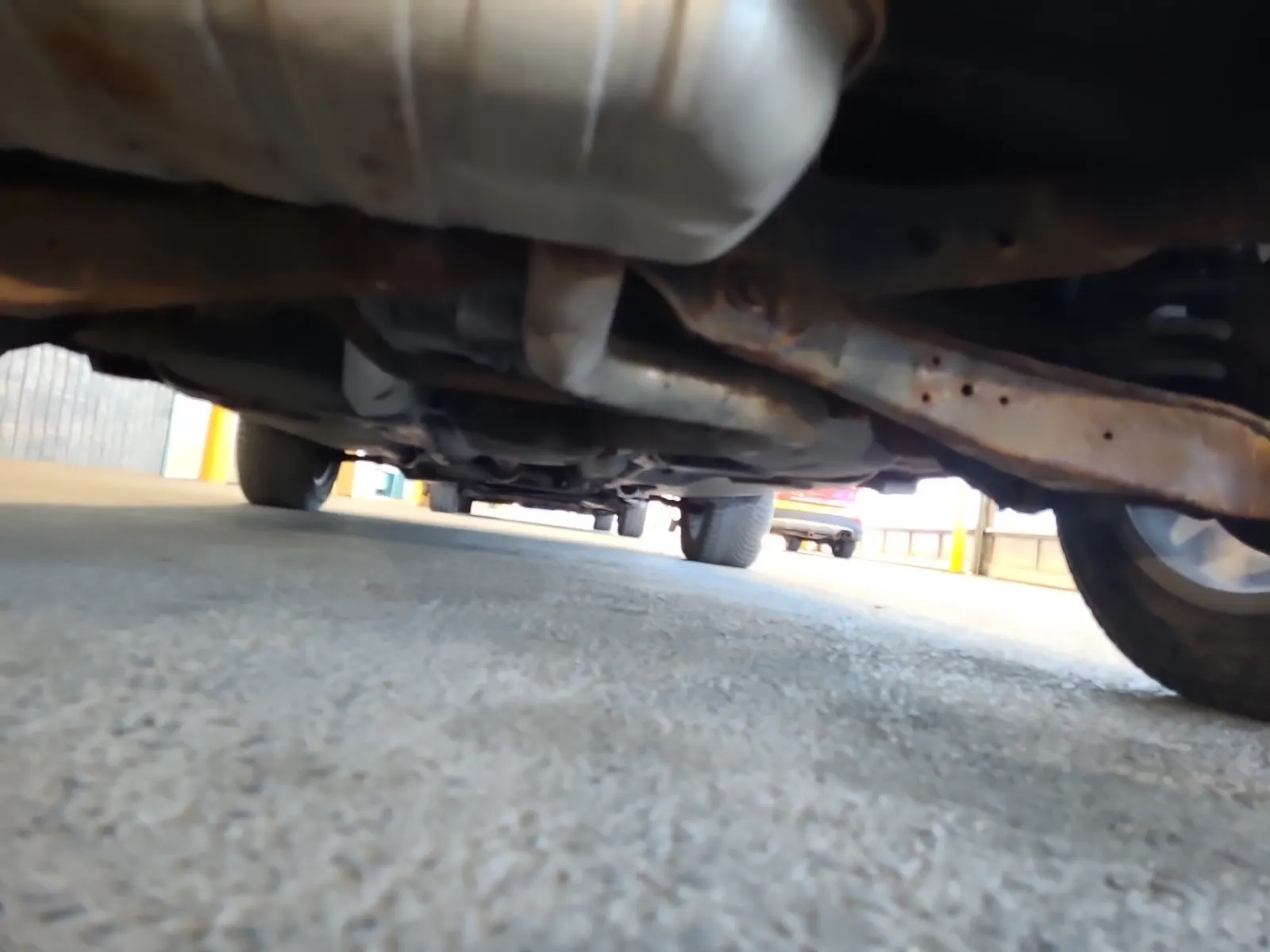 Undercarriage - Rear Photo