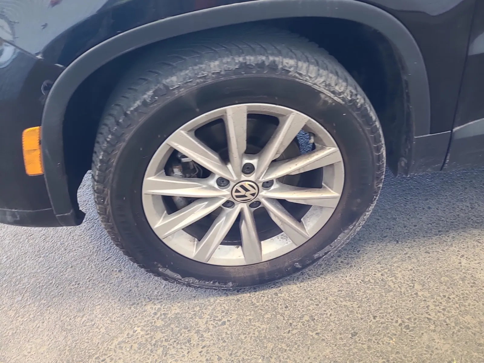 Front driver wheel/tire photo