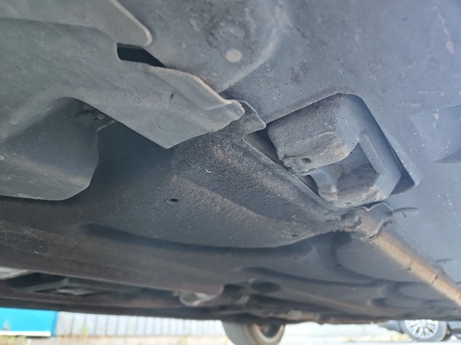 Undercarriage - Driver Photo