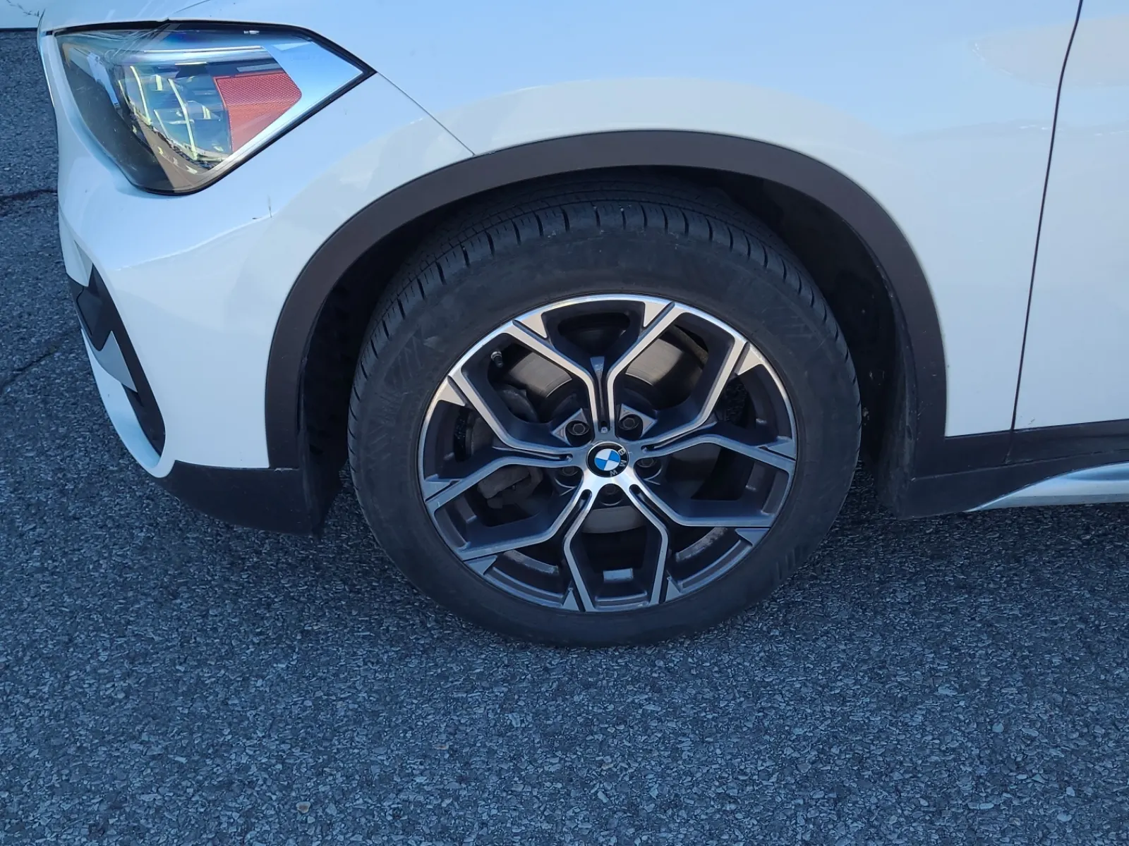 Front driver wheel/tire photo