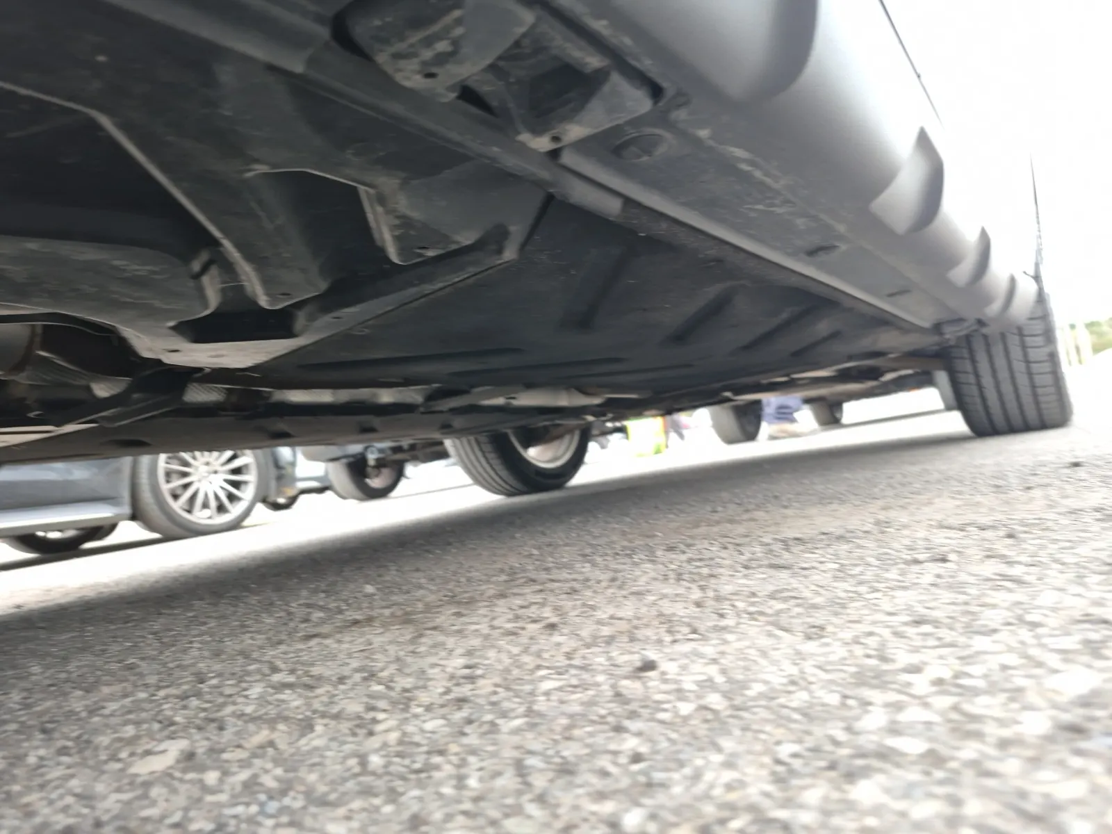 Undercarriage - Passenger Photo