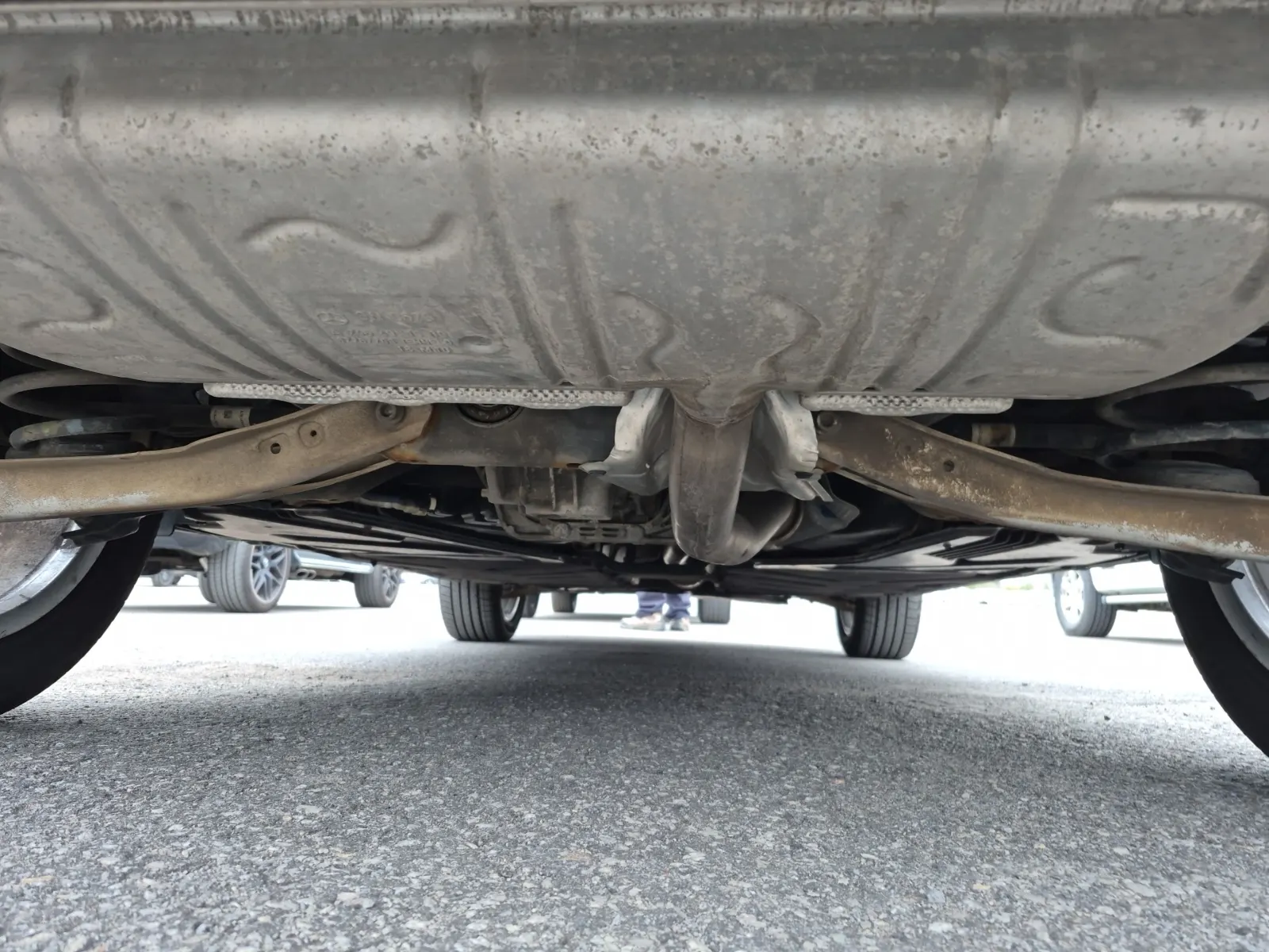 Undercarriage - Rear Photo