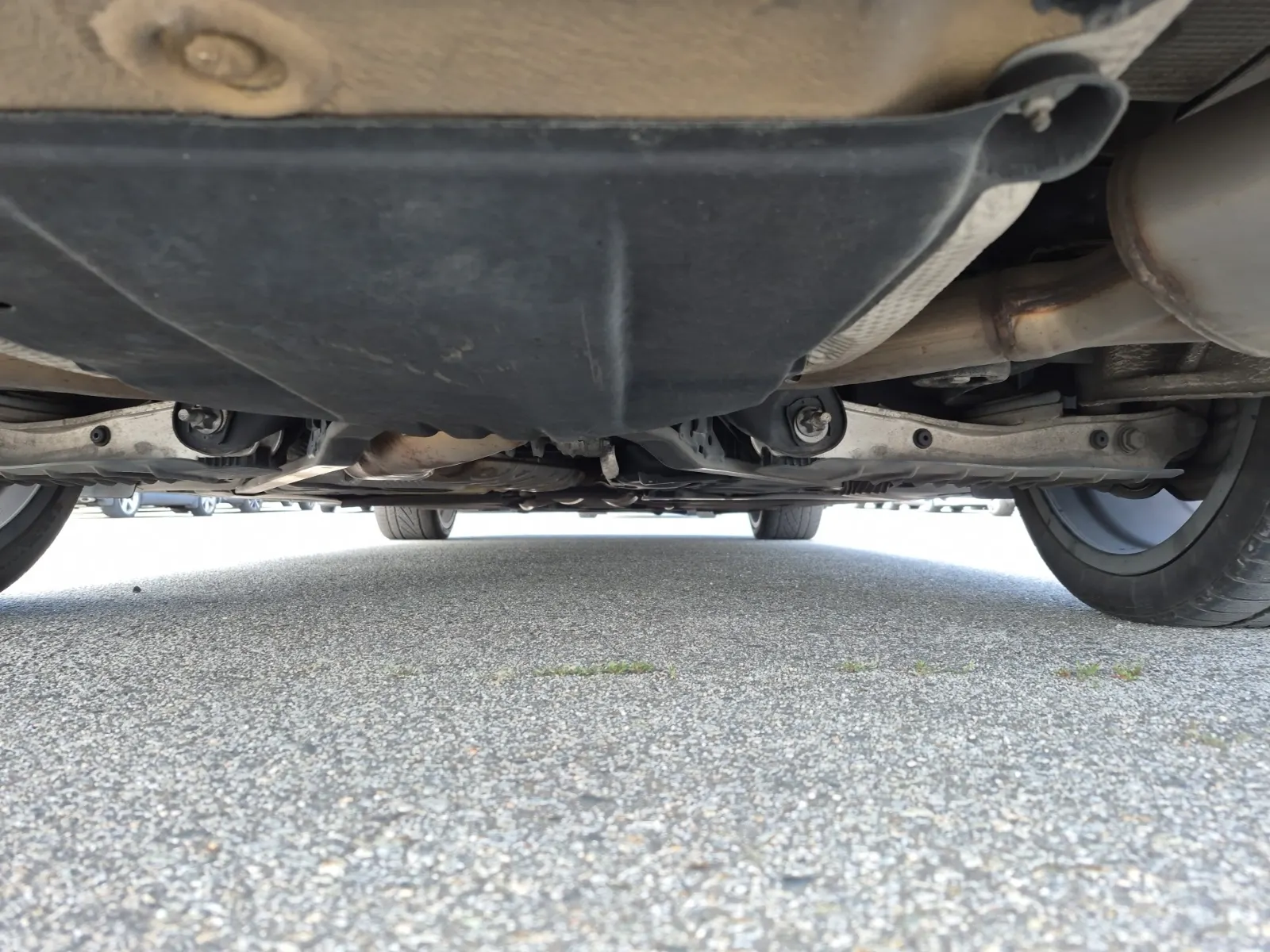 Undercarriage - Rear Photo