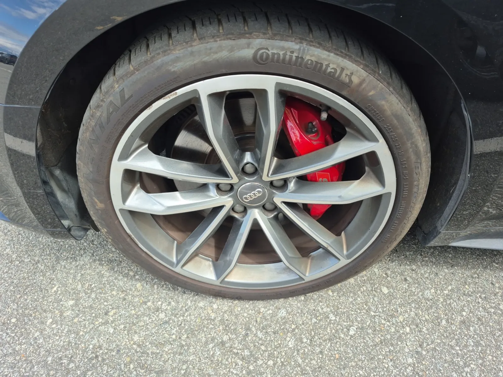 Front driver wheel/tire photo