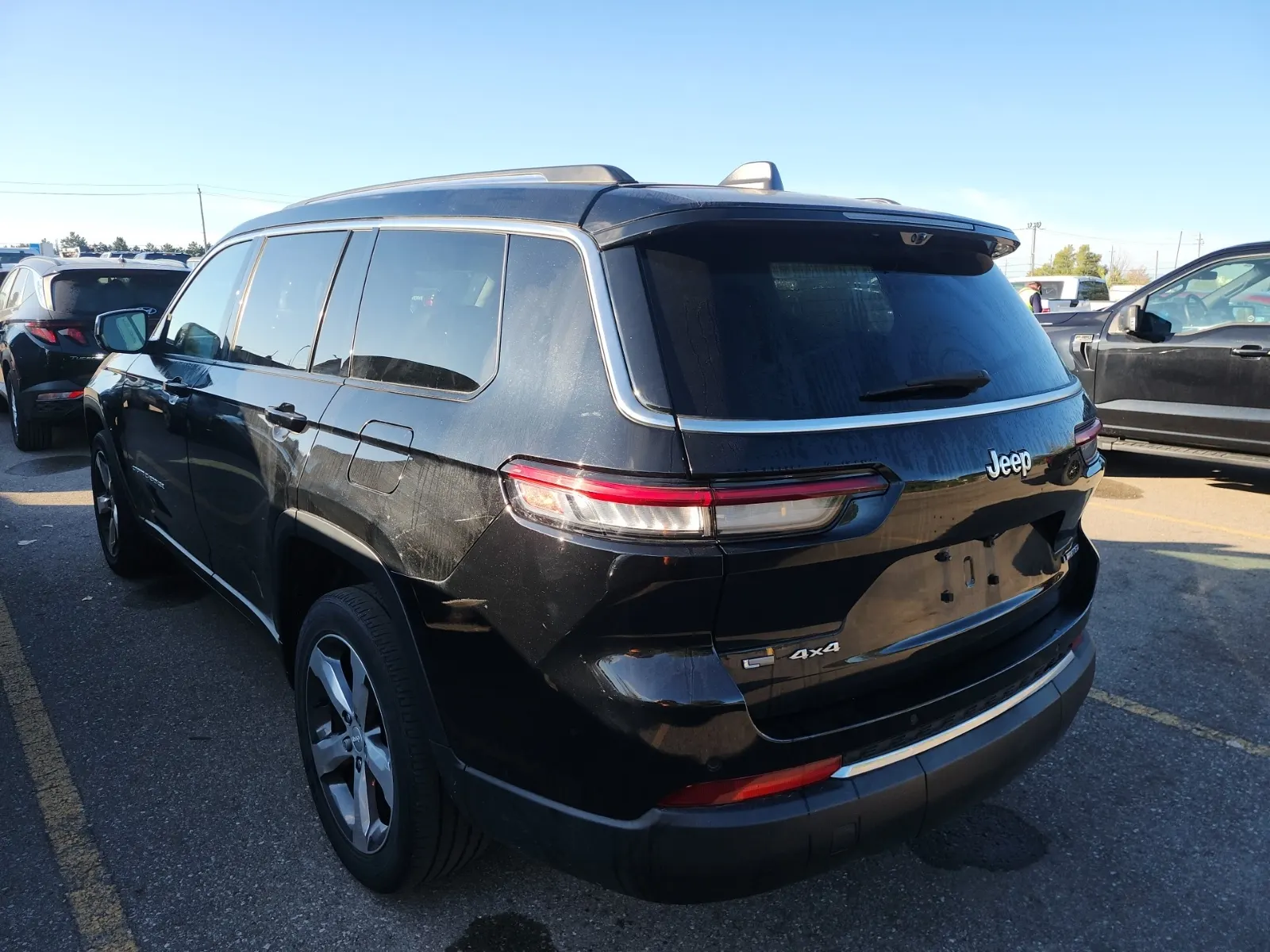 Driver Rear 3/4 Photo